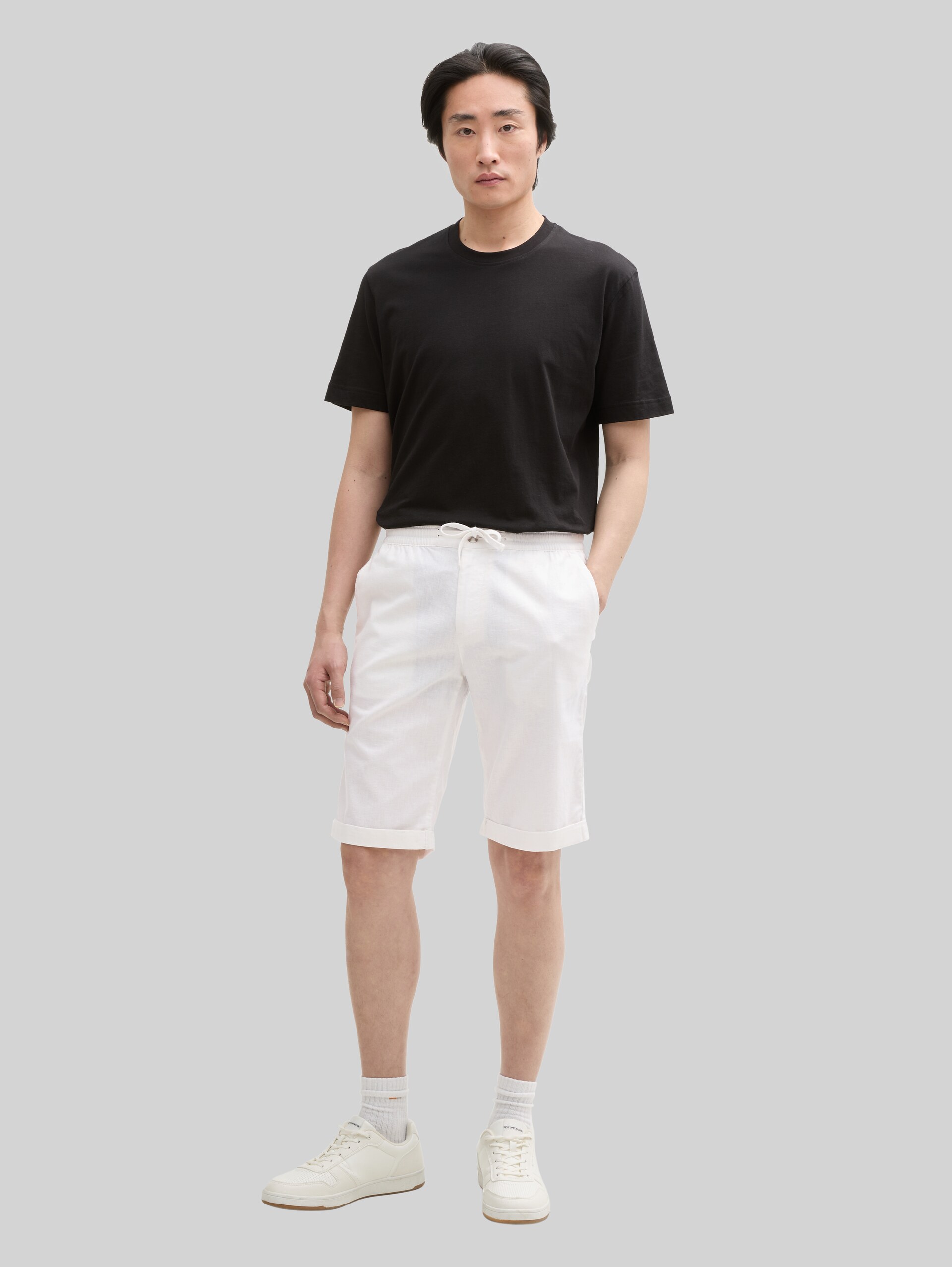 Regular shorts with linen content - White - Model front view