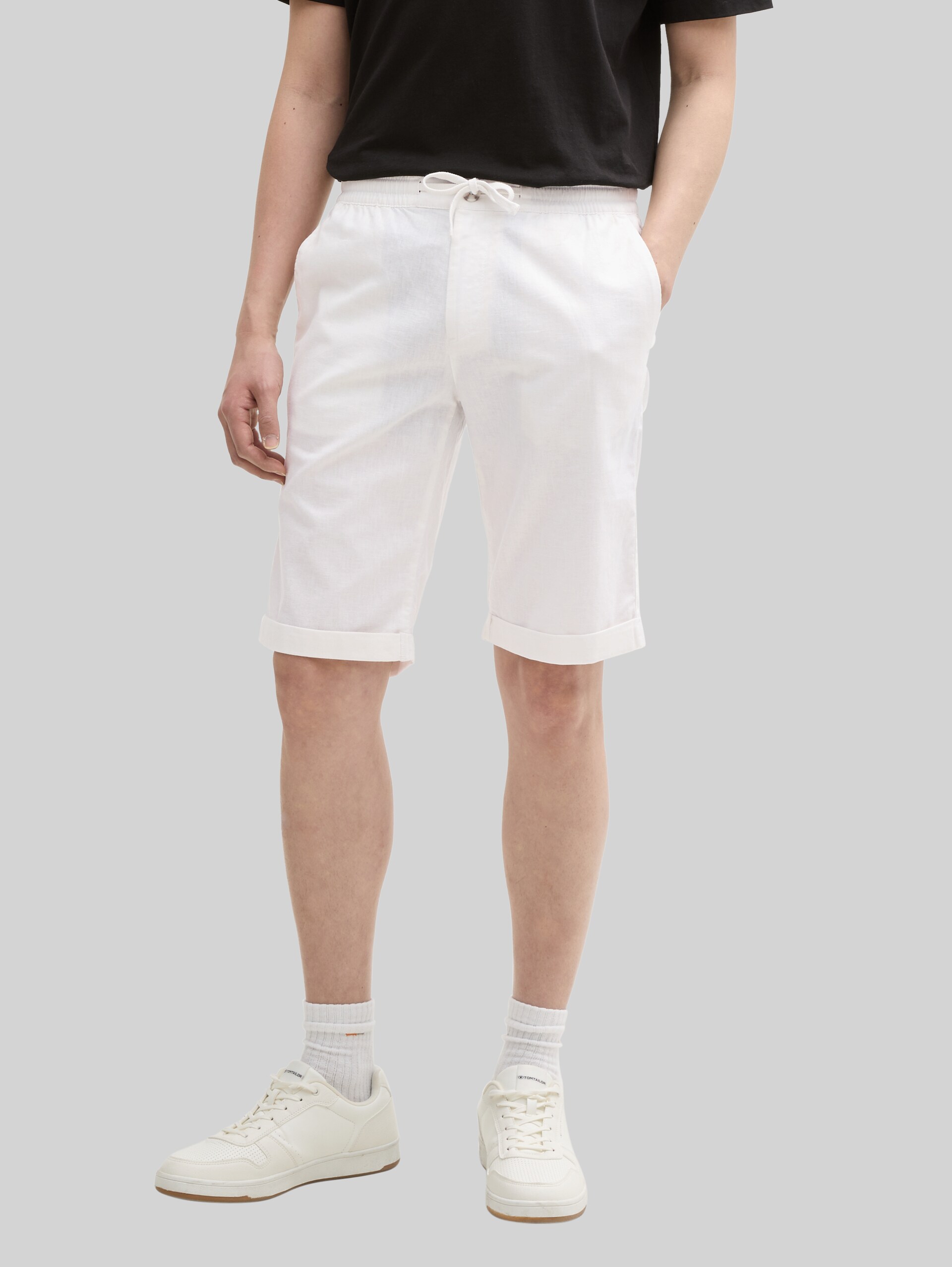 Regular shorts with linen content - White - Neckline model front view