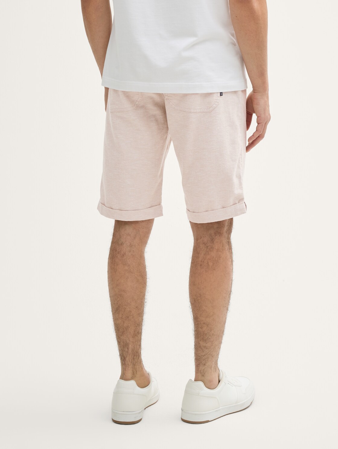 Regular Shorts mit Leinenanteil - silver ecru chambray - Auschnitt Model-Rückansicht