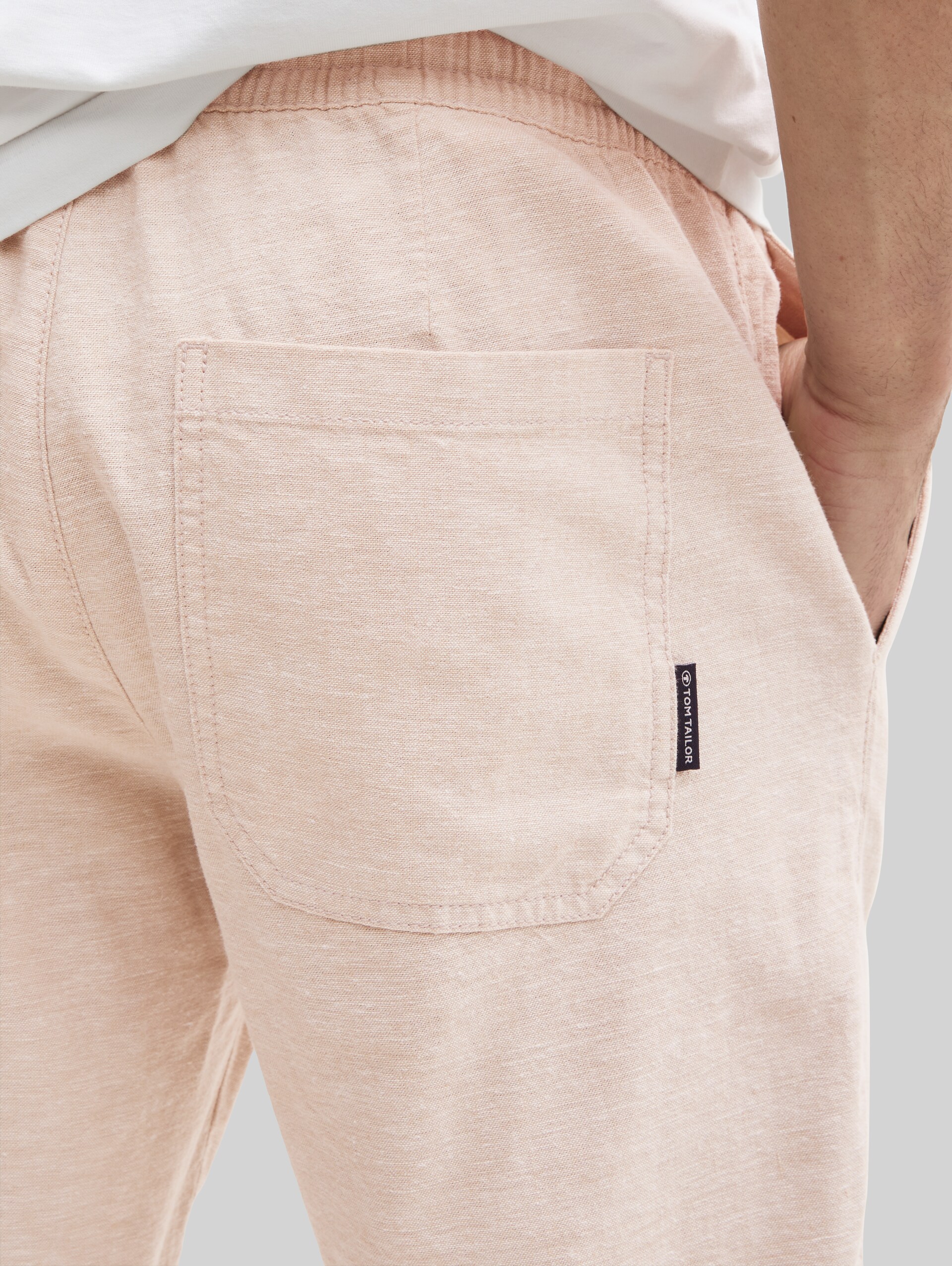 Regular shorts with linen content - silver ecru chambray - Detail model view