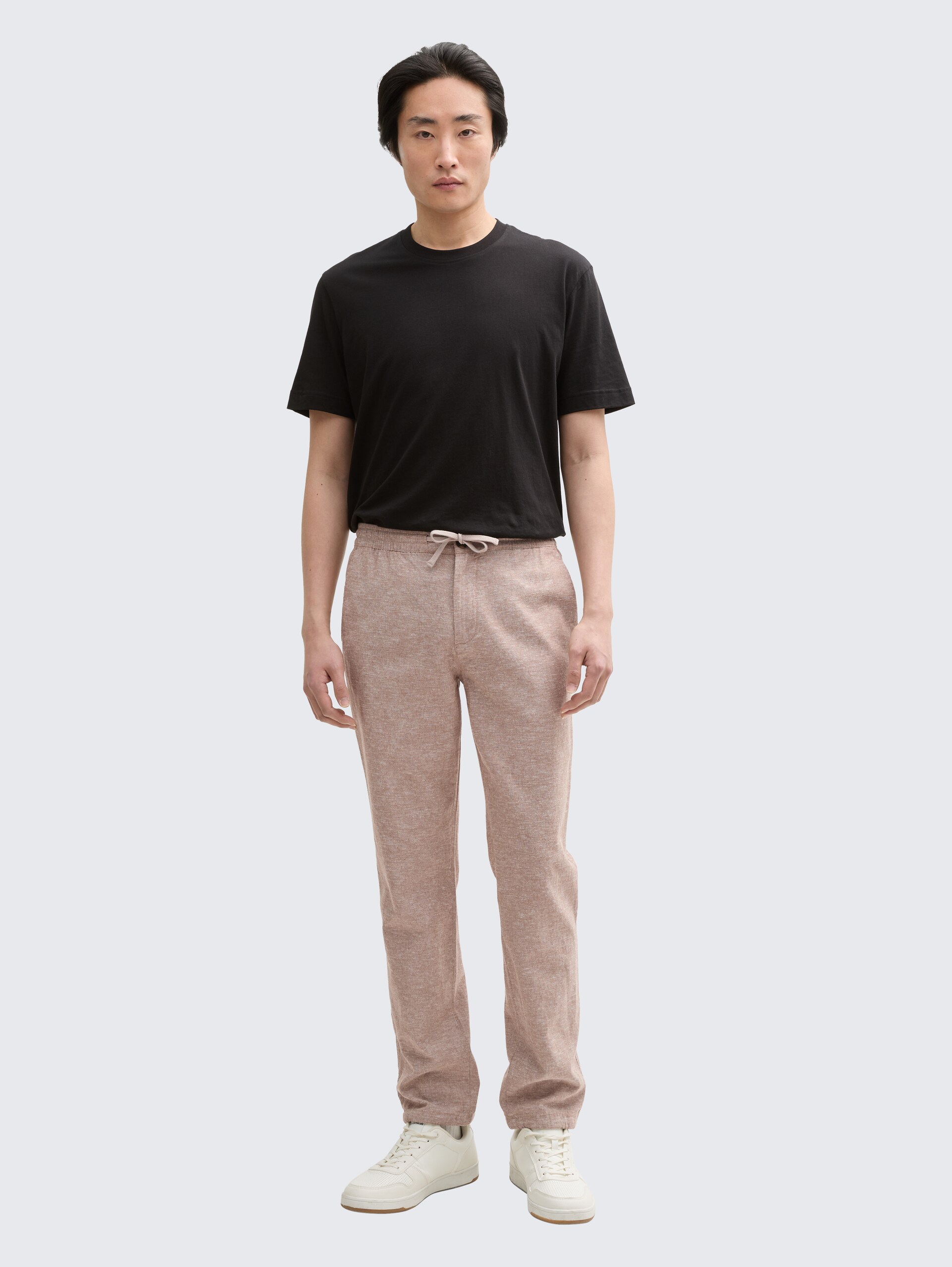Regular Chino Hose mit Leinenanteil - mocha brown chambray - Model-Vorderansicht