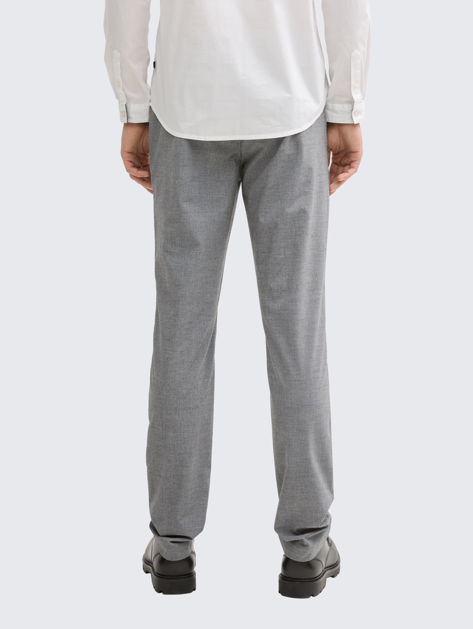 Ultralight Travis Slim Chino Hose - grey black grindle - Auschnitt Model-Rückansicht
