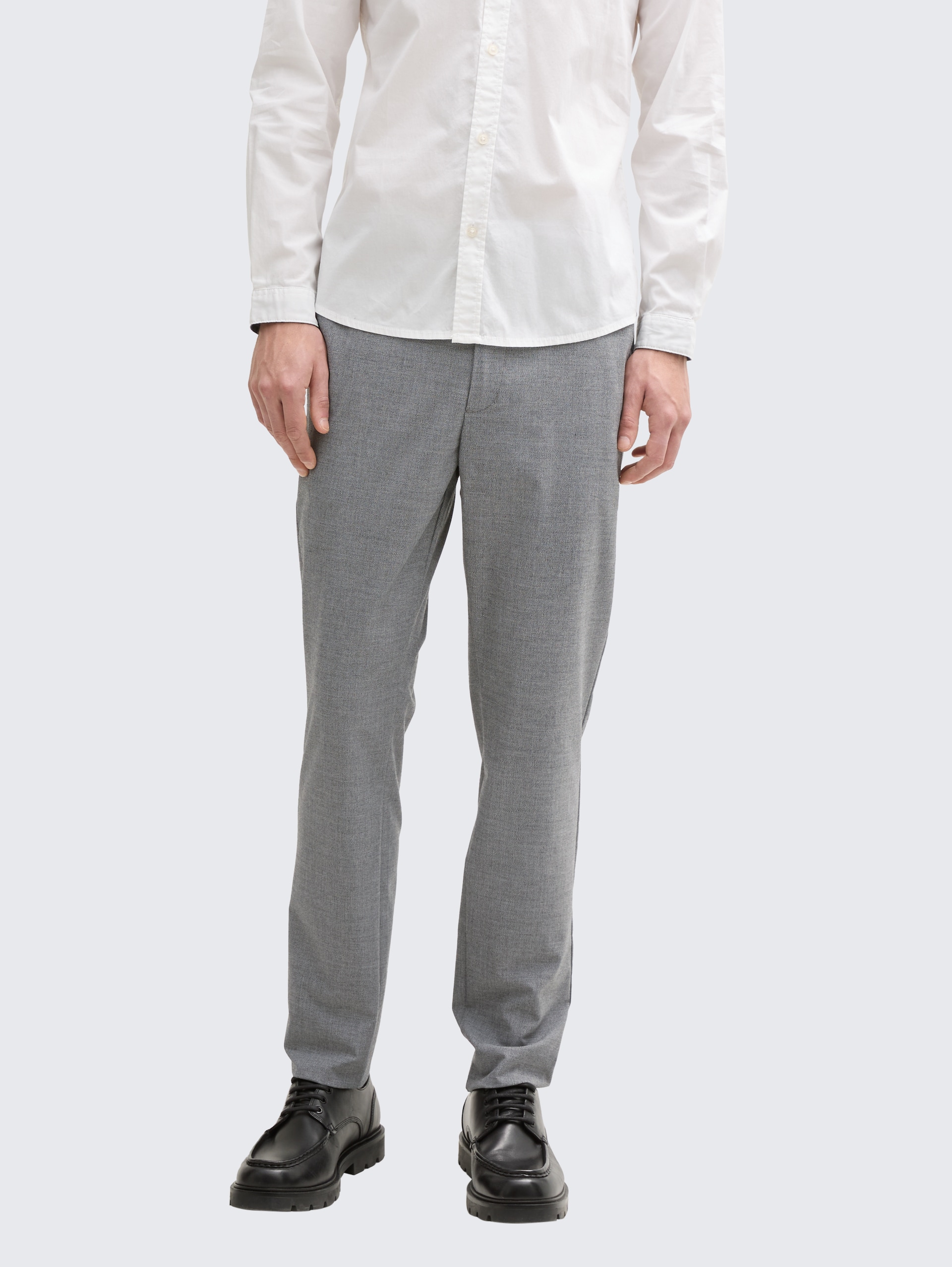 Ultralight Travis Slim Chino Hose - grey black grindle - Ausschnitt Model-Vorderansicht