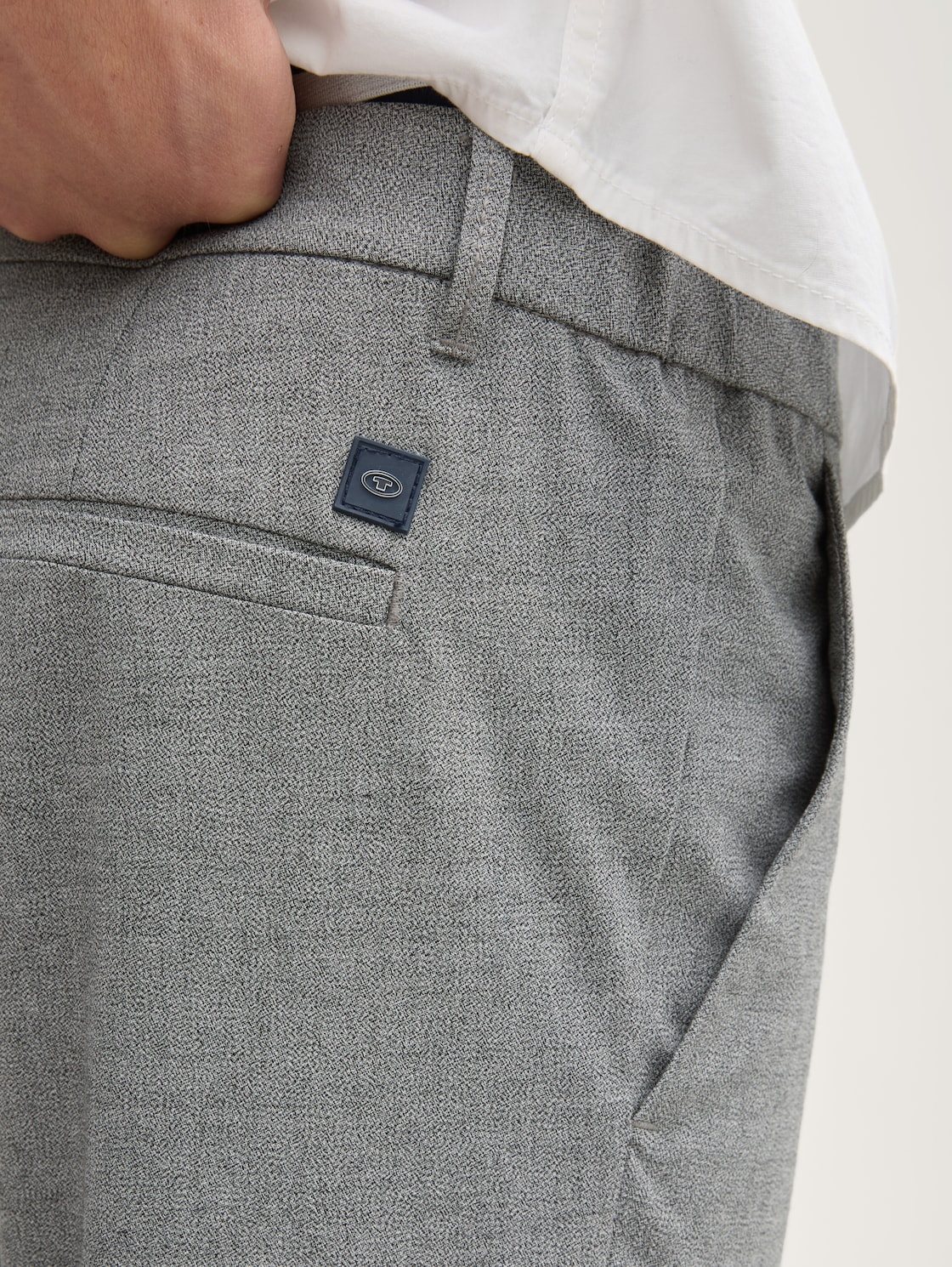 Ultralight Travis Slim Chino Hose - grey black grindle - Detail-Model-Ansicht