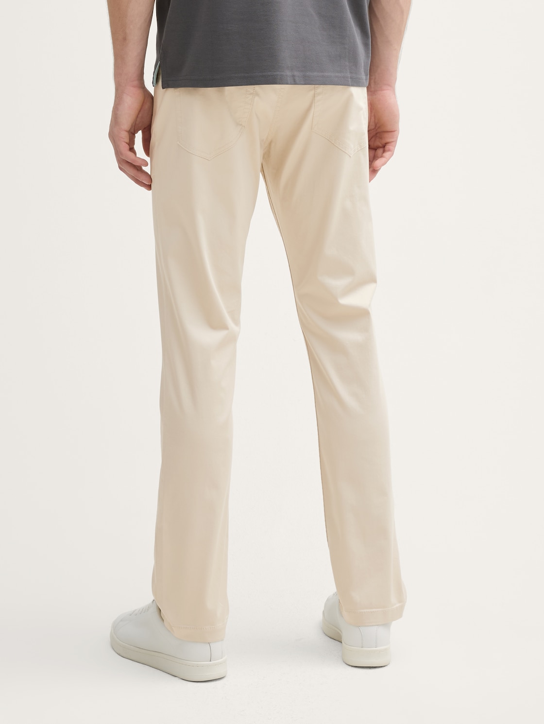 TTJOSH Regular Slim Ultralight Hose - light cashew beige - Auschnitt Model-Rückansicht