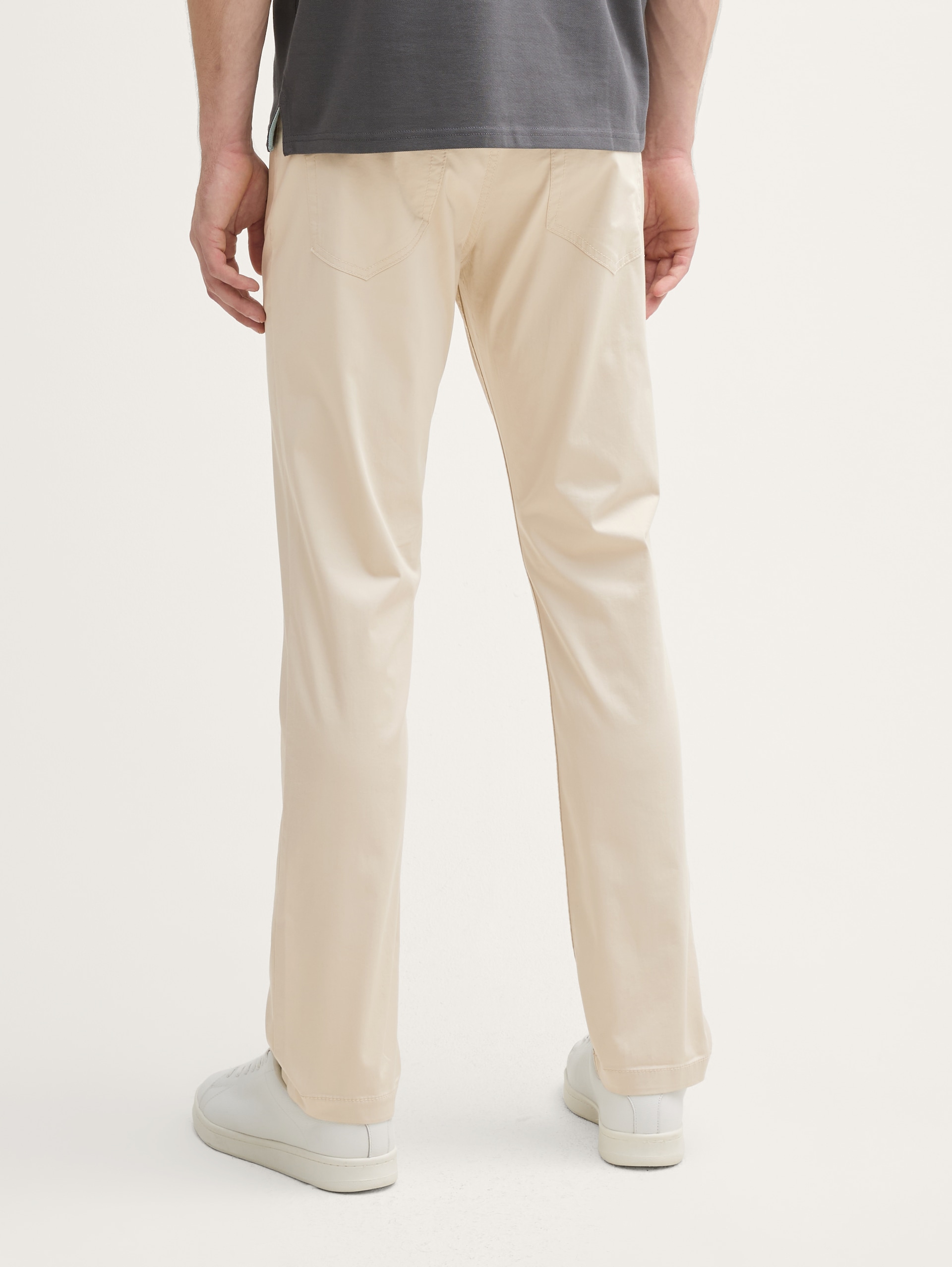 TTJOSH Regular Slim Ultralight Hose - light cashew beige - Auschnitt Model-Rückansicht