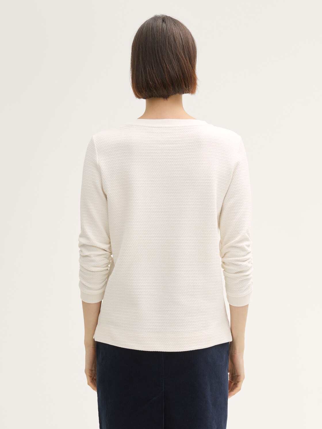 Jacquard Sweatshirt - Whisper White - Auschnitt Model-Rückansicht