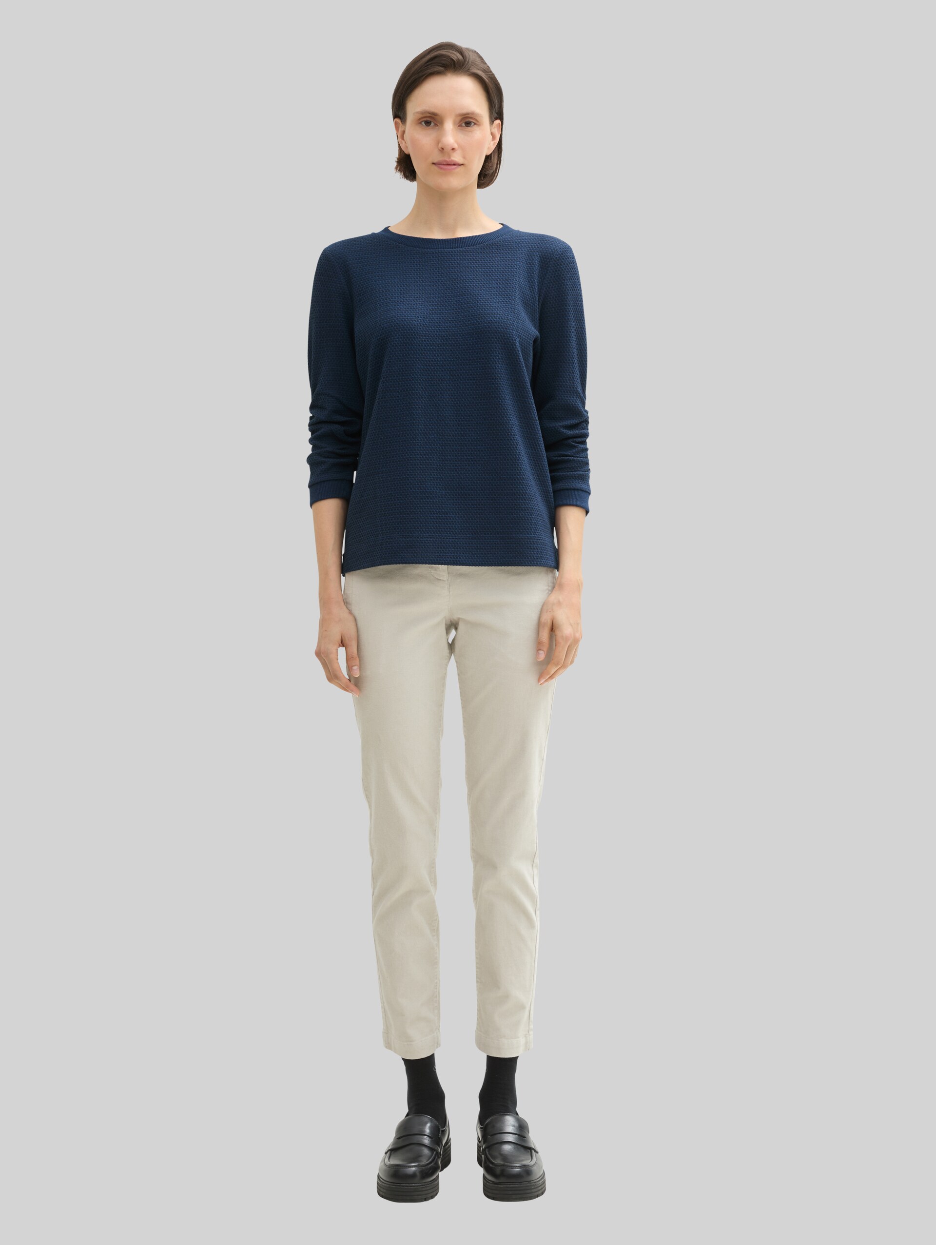 Jacquard sweatshirt - sky captain blue - Model front view