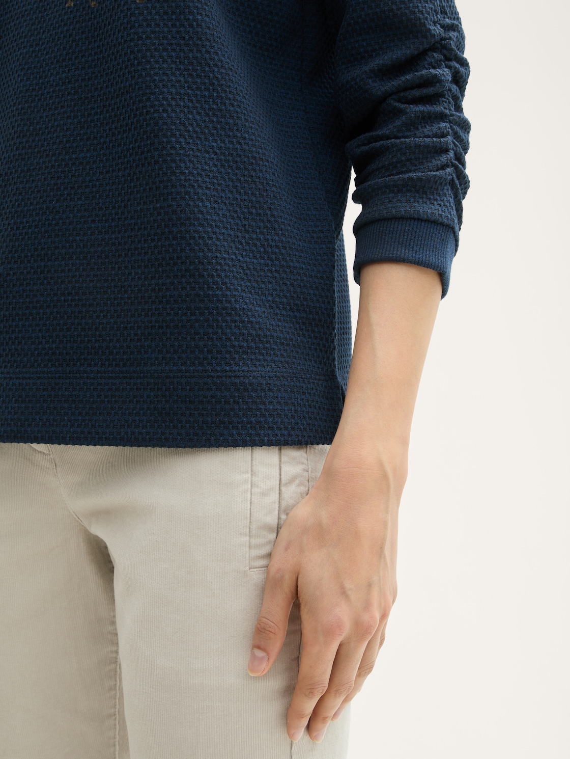 Jacquard Sweatshirt - sky captain blue - Detail-Model-Ansicht