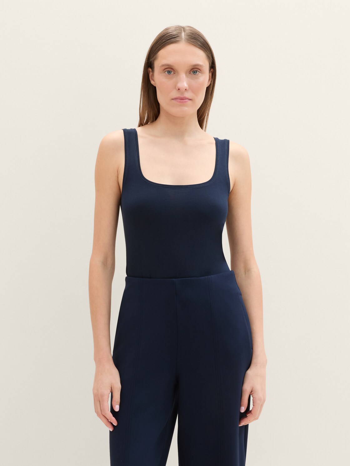 Basic Top im 2er-Pack - sky captain blue - Ausschnitt Model-Vorderansicht