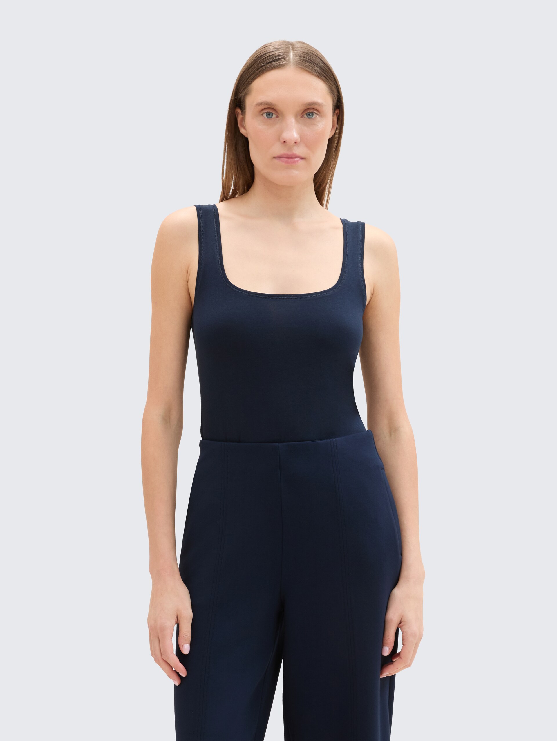 Basic Top im 2er-Pack - sky captain blue - Ausschnitt Model-Vorderansicht