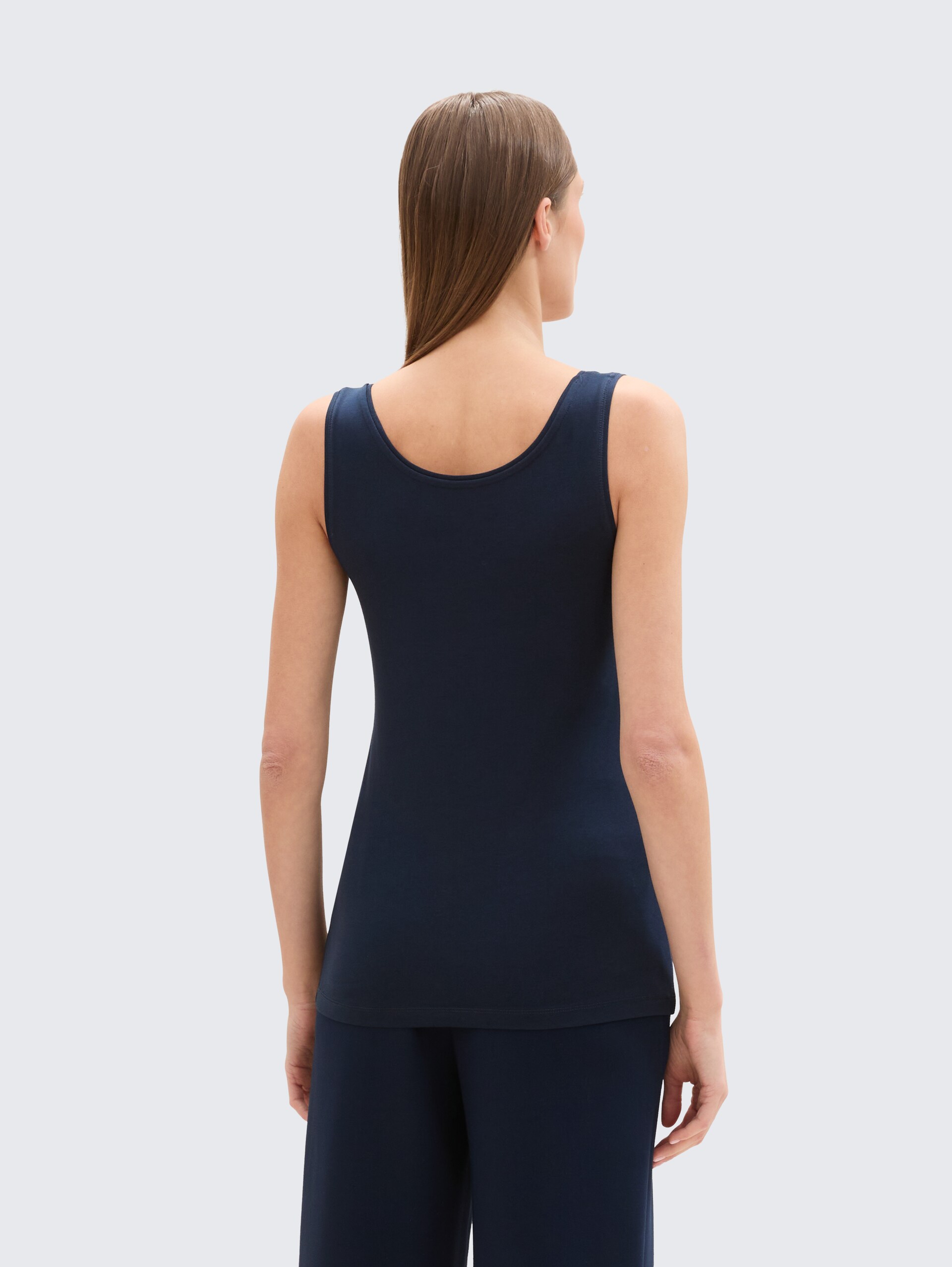 Basic Top im 2er-Pack - sky captain blue - Auschnitt Model-Rückansicht