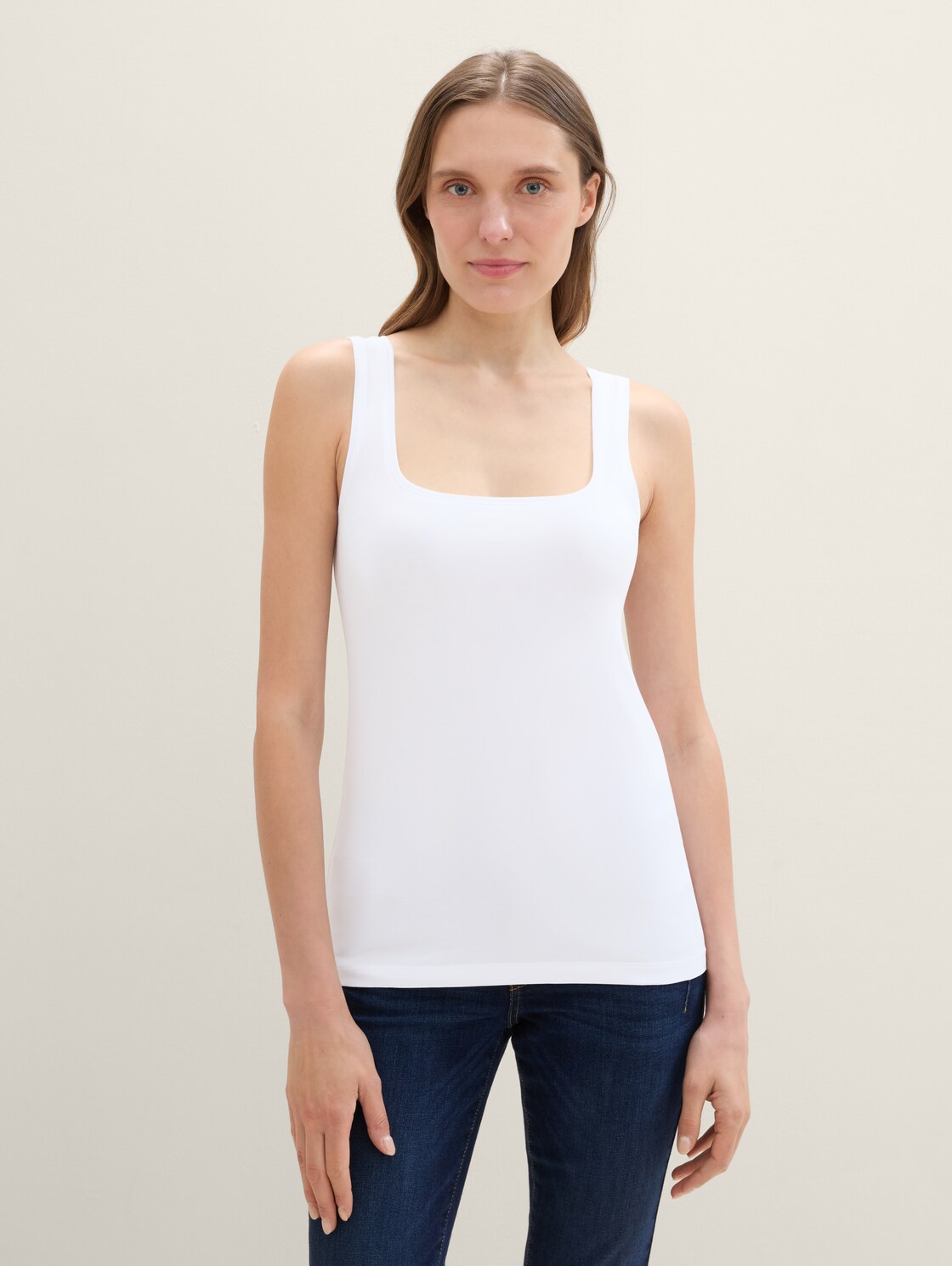 Basic Top im 2er-Pack - deep black - Ausschnitt Model-Vorderansicht