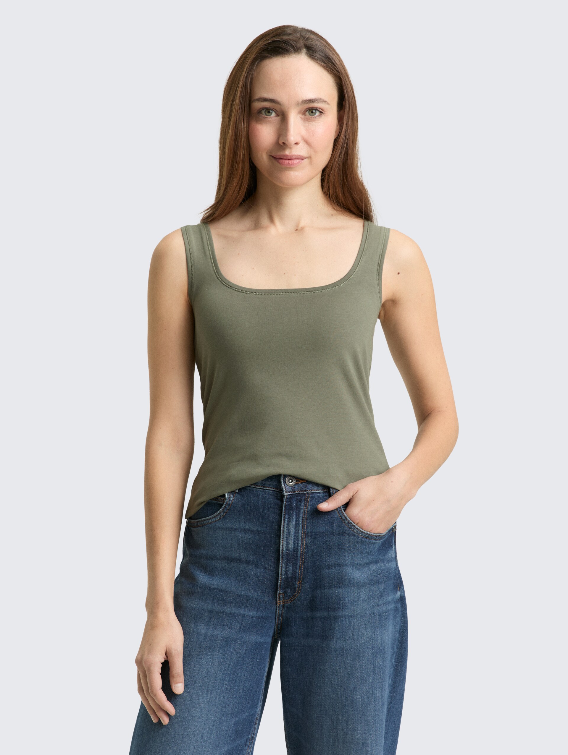 Basic Top im 2er-Pack - cloudy green - Ausschnitt Model-Vorderansicht