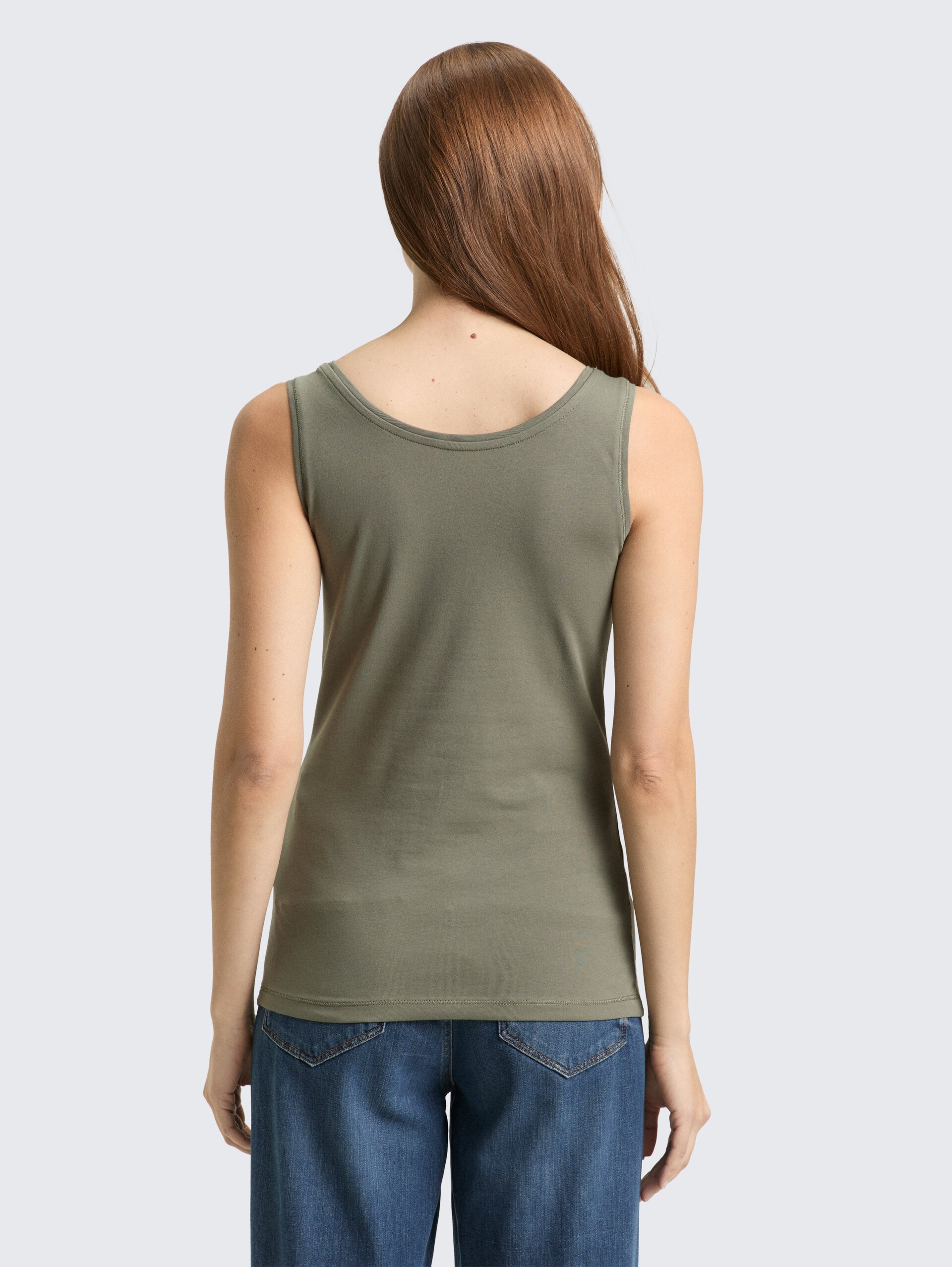 Basic Top im 2er-Pack - cloudy green - Auschnitt Model-Rückansicht