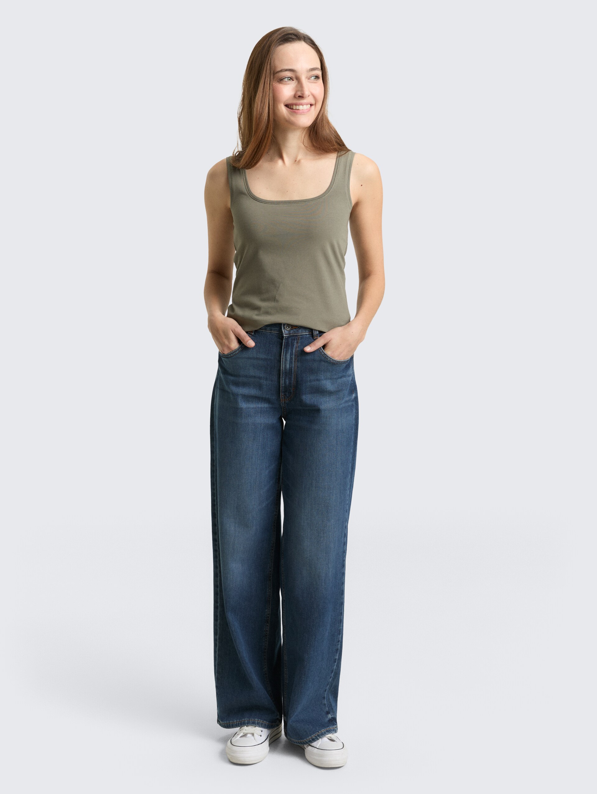 Basic Top im 2er-Pack - cloudy green - Model-Vorderansicht