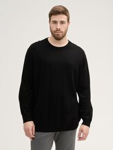 Plus Size - Strickpullover mit Logo Stickerei - Black - Ausschnitt Model-Vorderansicht