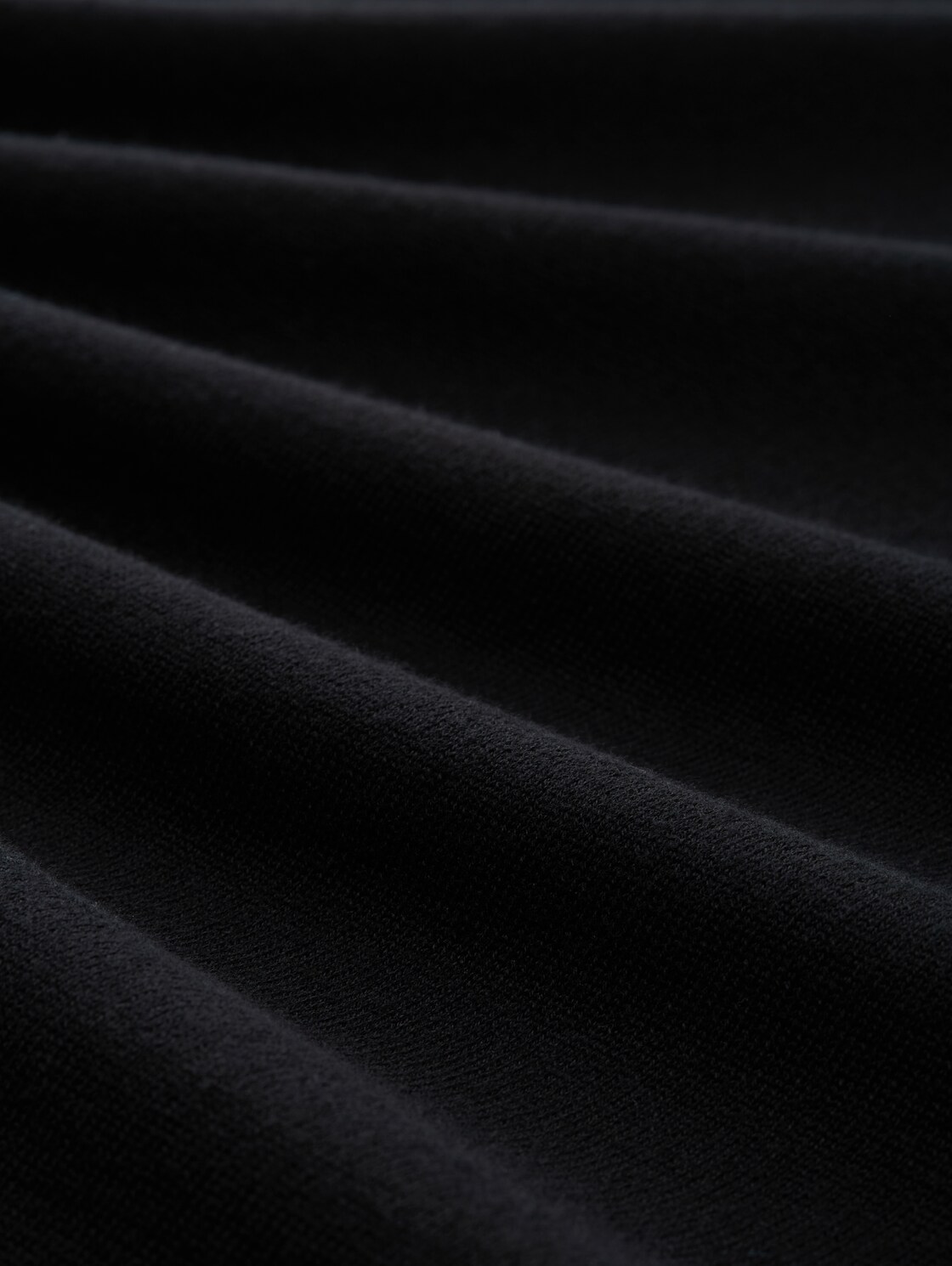 Plus Size - Strickpullover mit Logo Stickerei - Black - Material-Ansicht