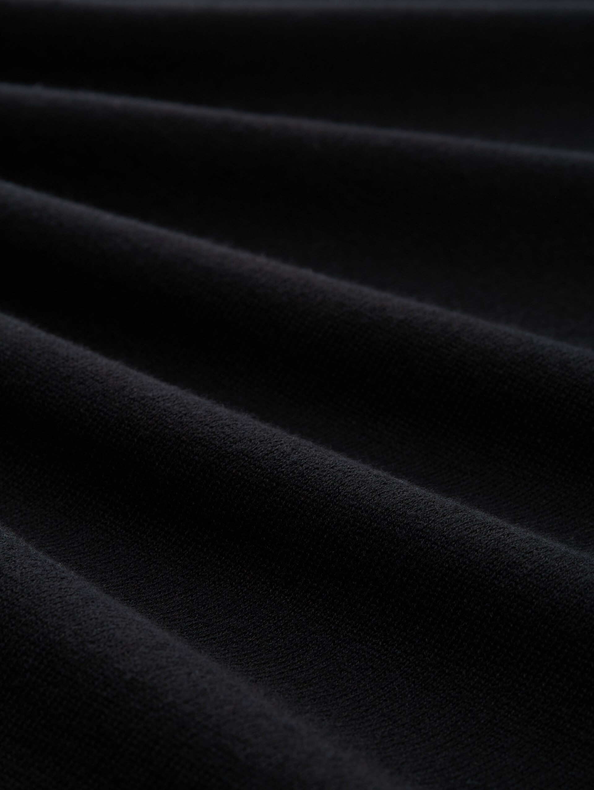 Plus Size - Strickpullover mit Logo Stickerei - Black - Material-Ansicht