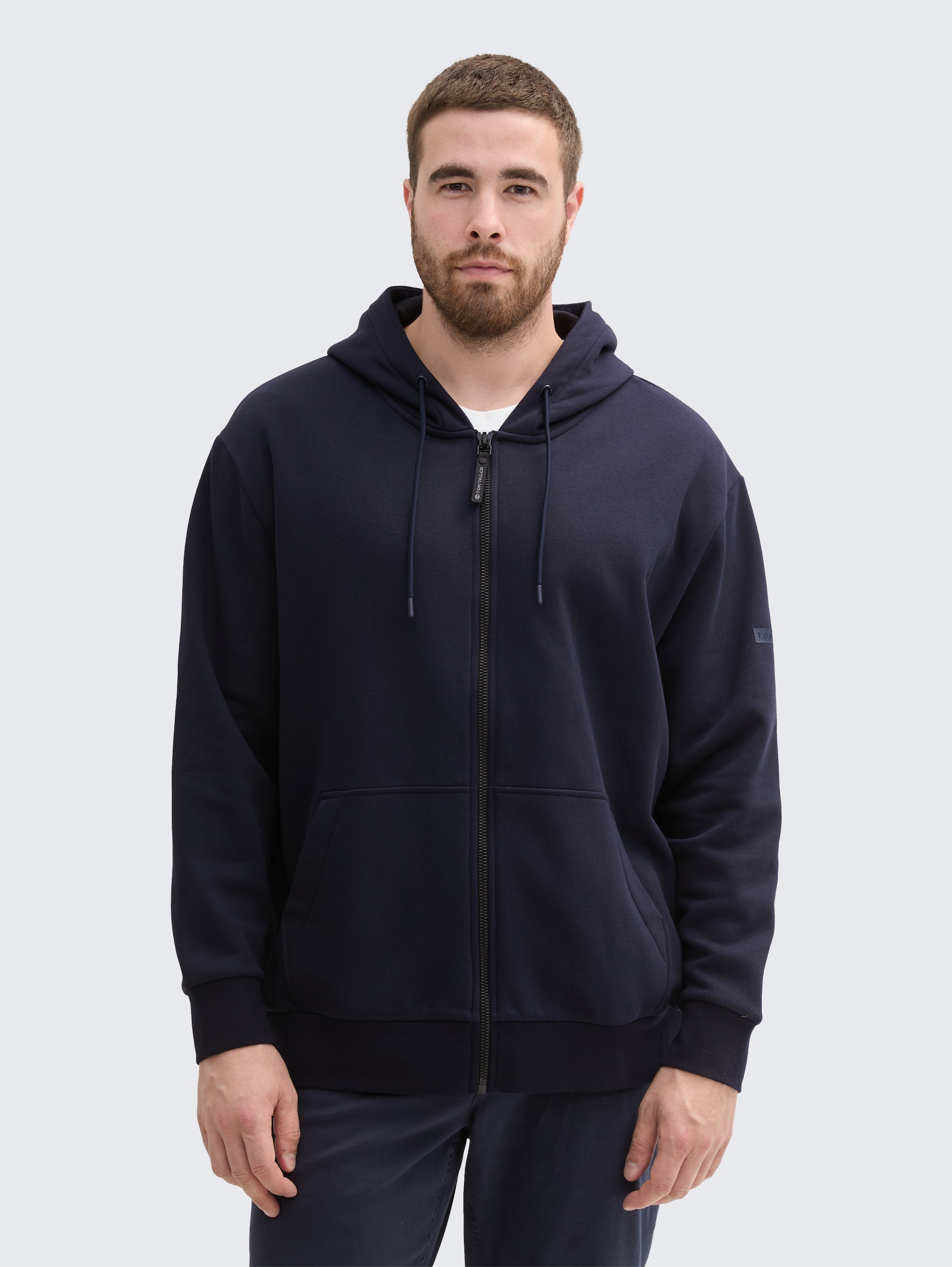 Plus Size - Basic Sweatjacke - sky captain blue - Ausschnitt Model-Vorderansicht