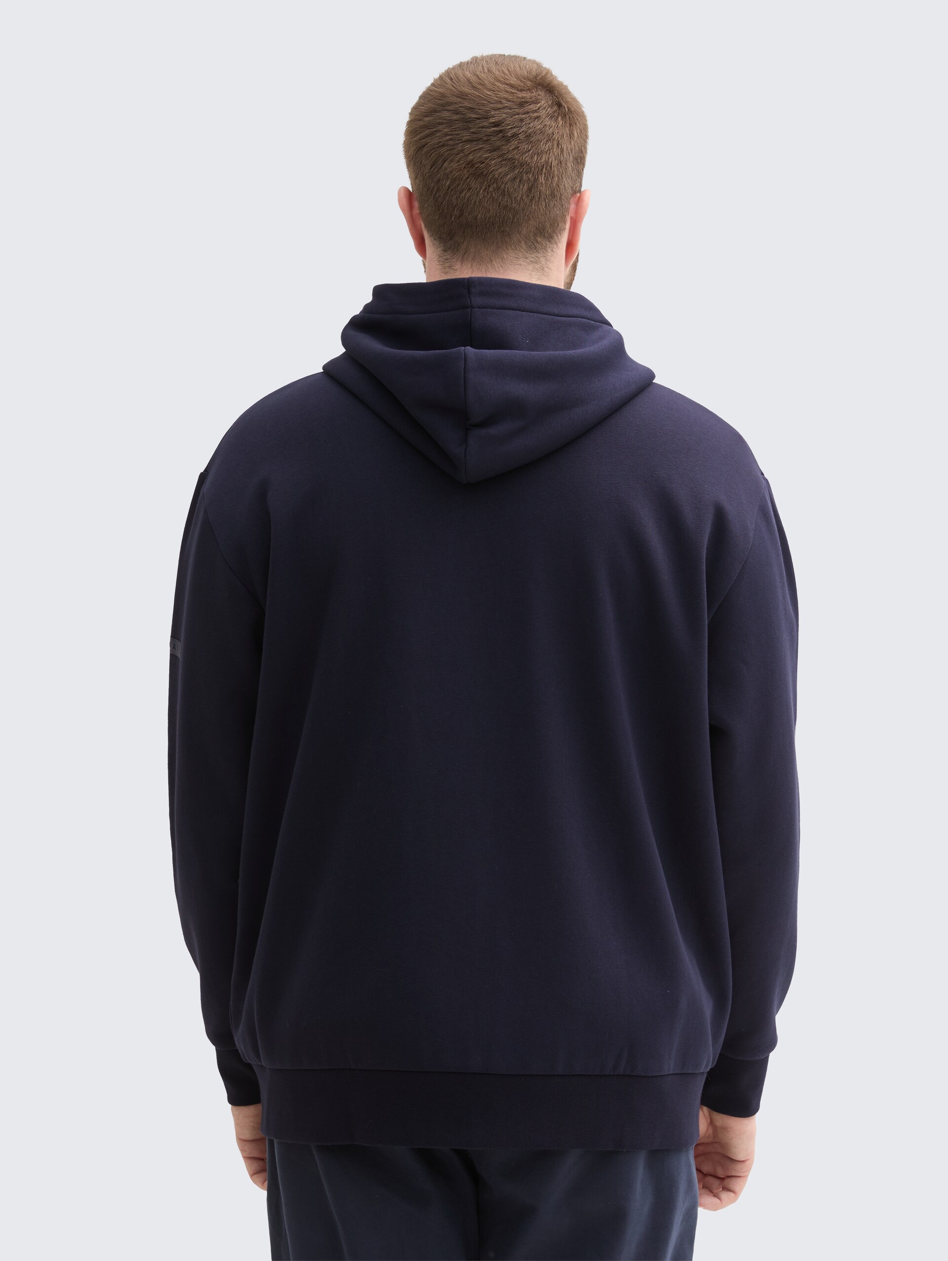 Plus Size - Basic Sweatjacke - sky captain blue - Auschnitt Model-Rückansicht