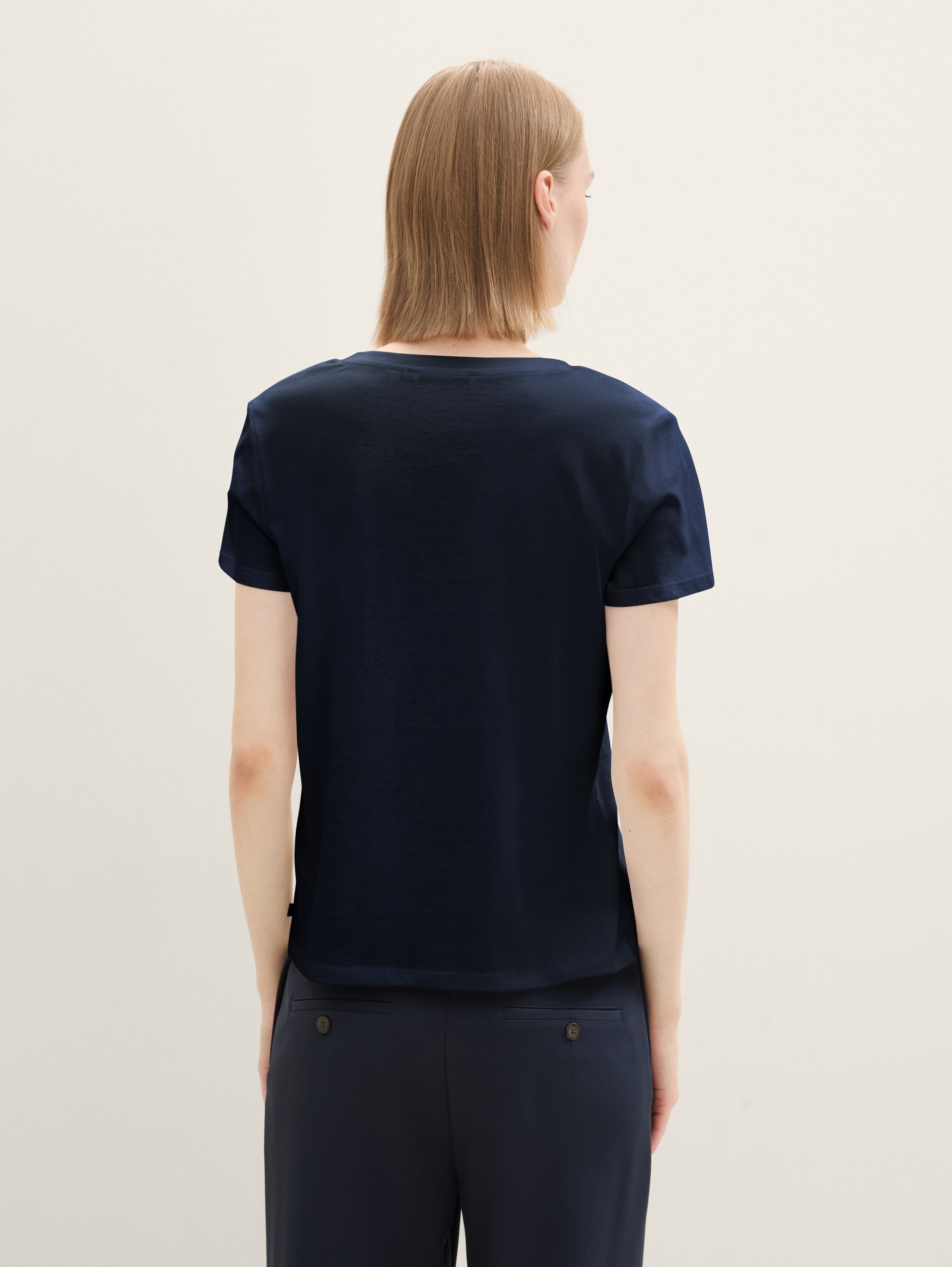 T-Shirt mit V-Ausschnitt im 2er-Pack - sky captain blue - Auschnitt Model-Rückansicht