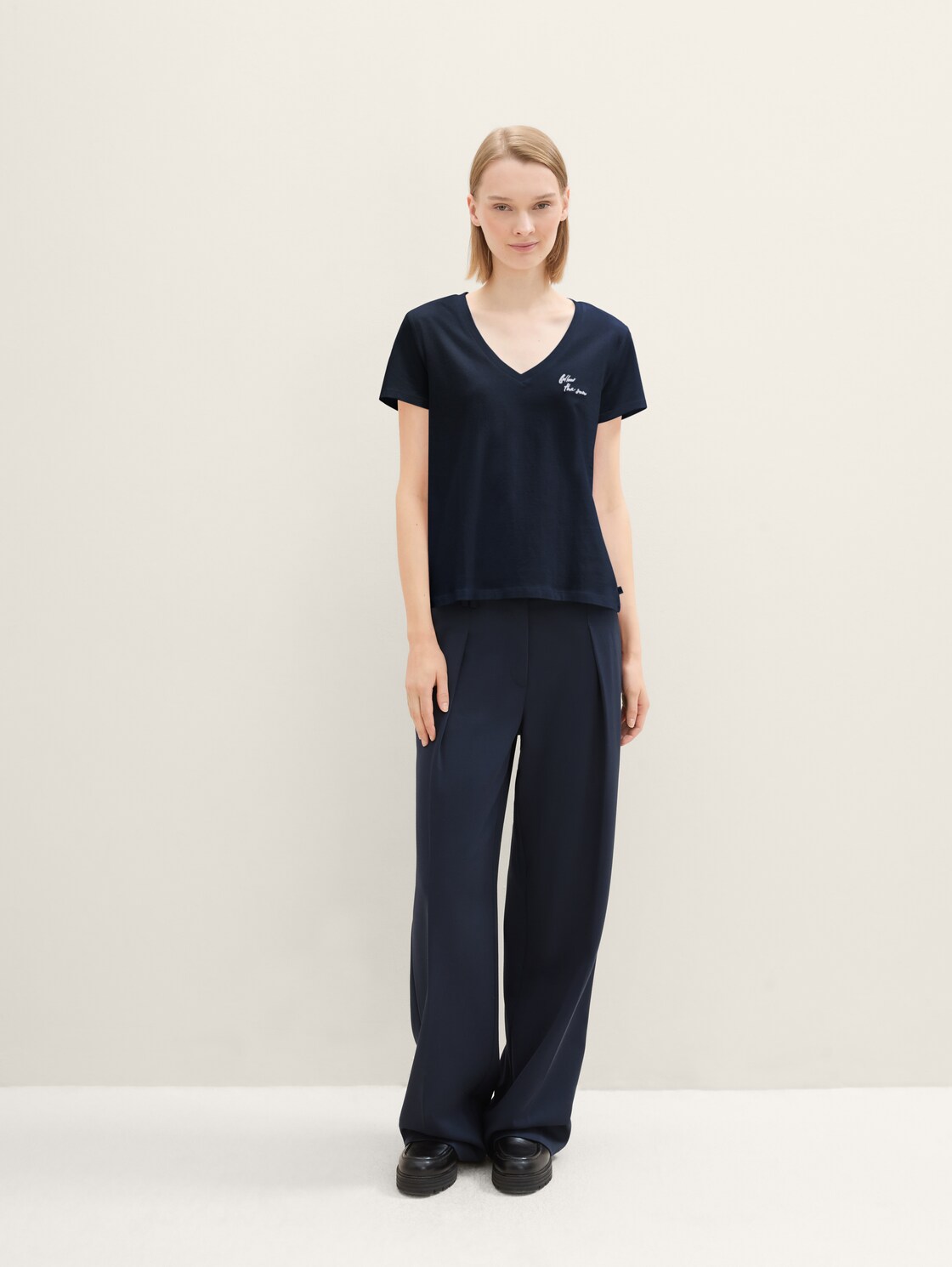 T-Shirt mit V-Ausschnitt im 2er-Pack - sky captain blue - Model-Vorderansicht