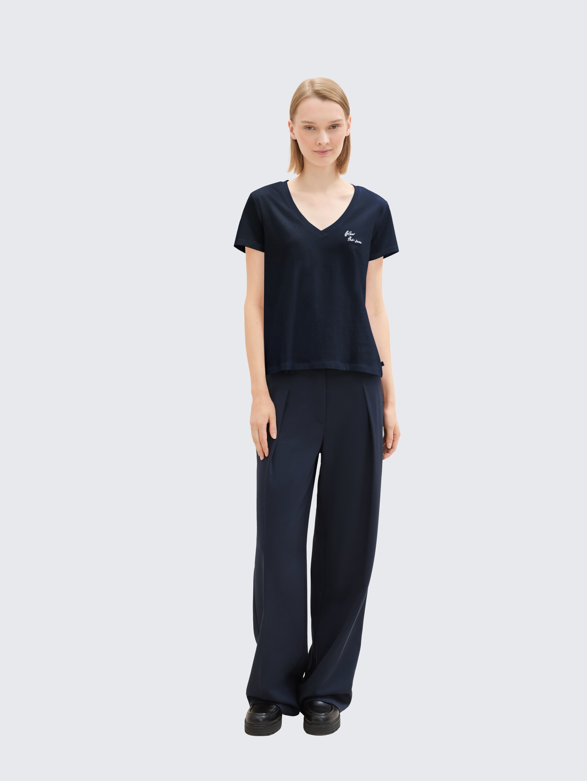 T-Shirt mit V-Ausschnitt im 2er-Pack - sky captain blue - Model-Vorderansicht