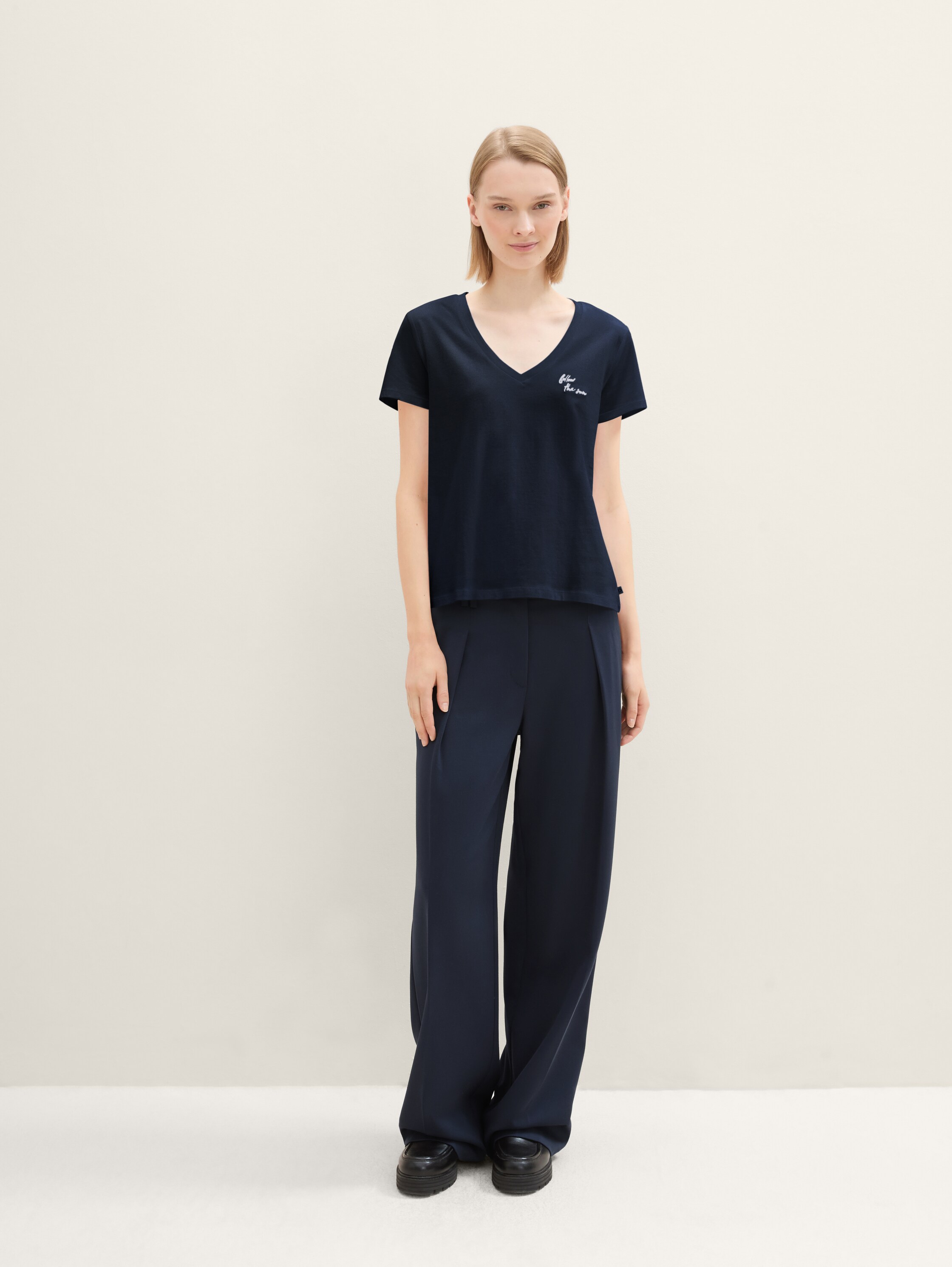 T-Shirt mit V-Ausschnitt im 2er-Pack - sky captain blue - Model-Vorderansicht