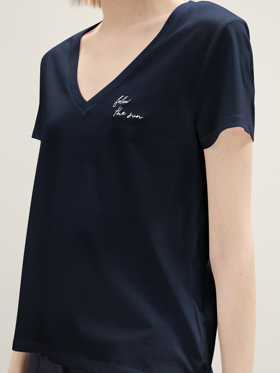 T-Shirt mit V-Ausschnitt im 2er-Pack - sky captain blue - Detail-Model-Ansicht