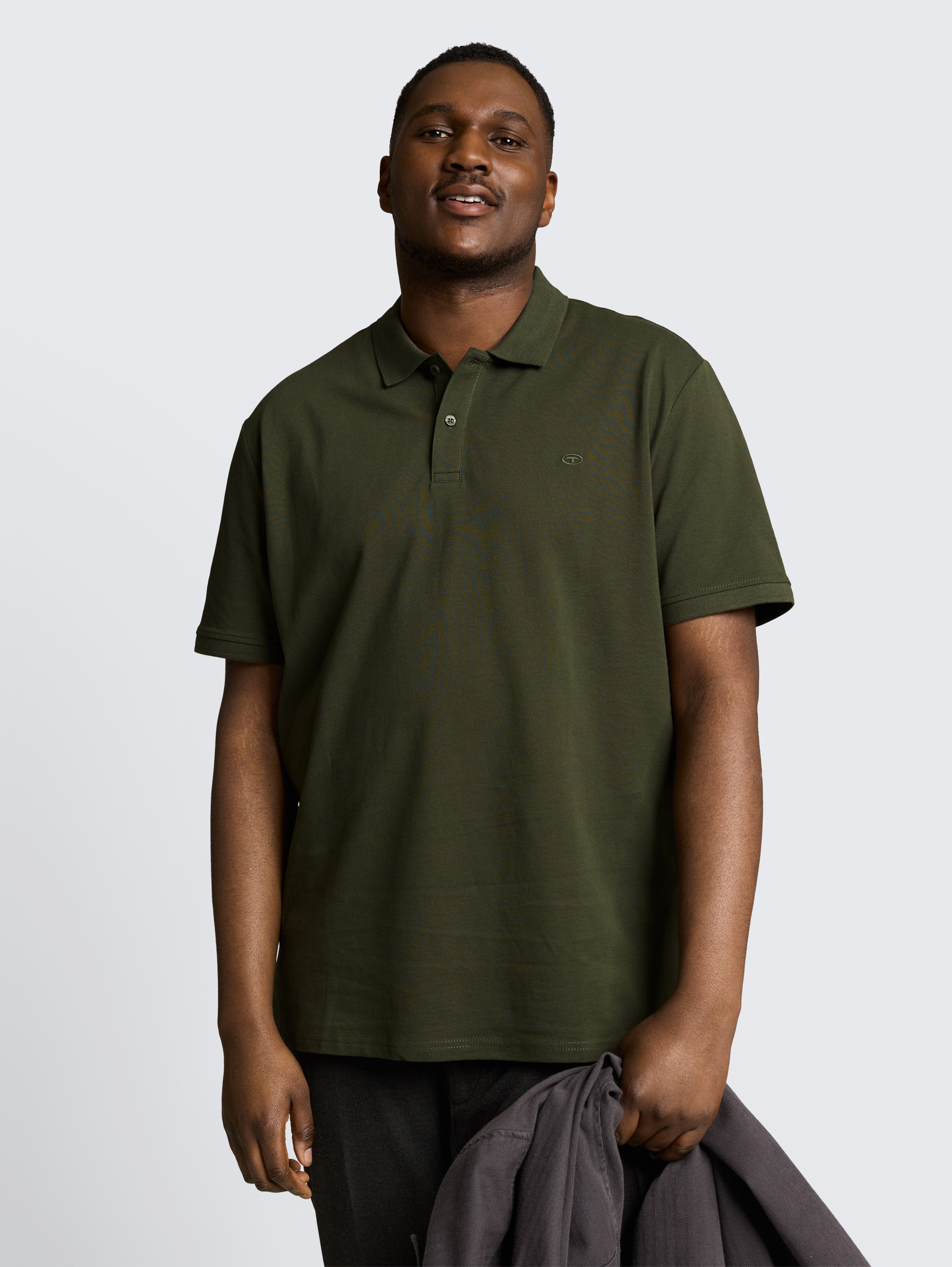 Plus Size - Piqué Poloshirt mit Logo-Stickerei von Men Plus Size, deep leaf green