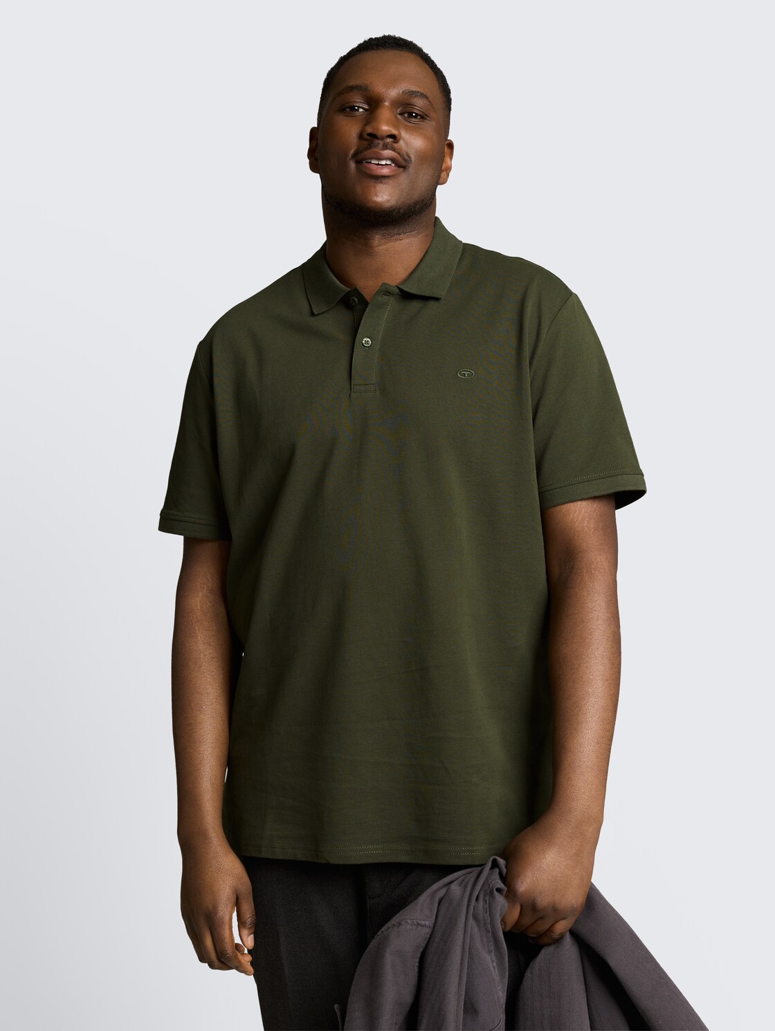 Plus Size - Piqué Poloshirt mit Logo-Stickerei - deep leaf green