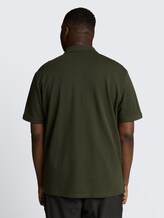 Plus Size - Piqué Poloshirt mit Logo-Stickerei - deep leaf green