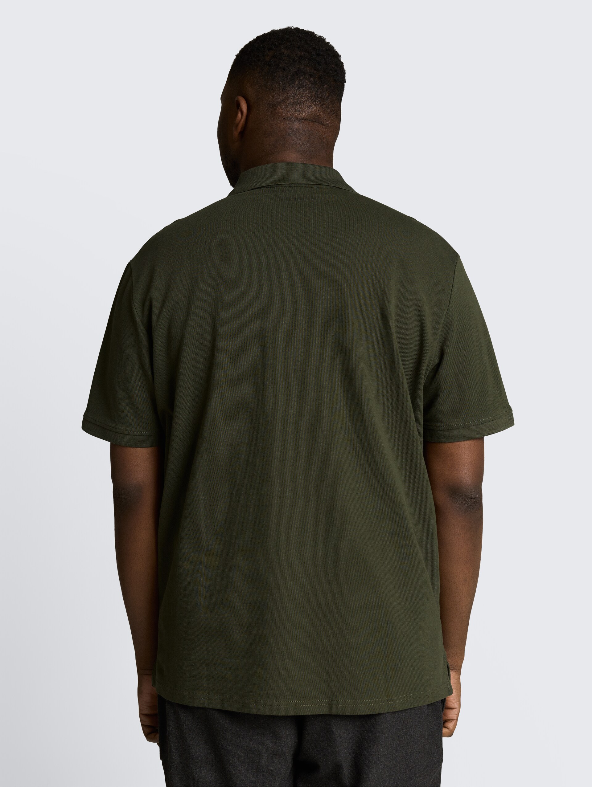 Plus Size - Piqué Poloshirt mit Logo-Stickerei - deep leaf green