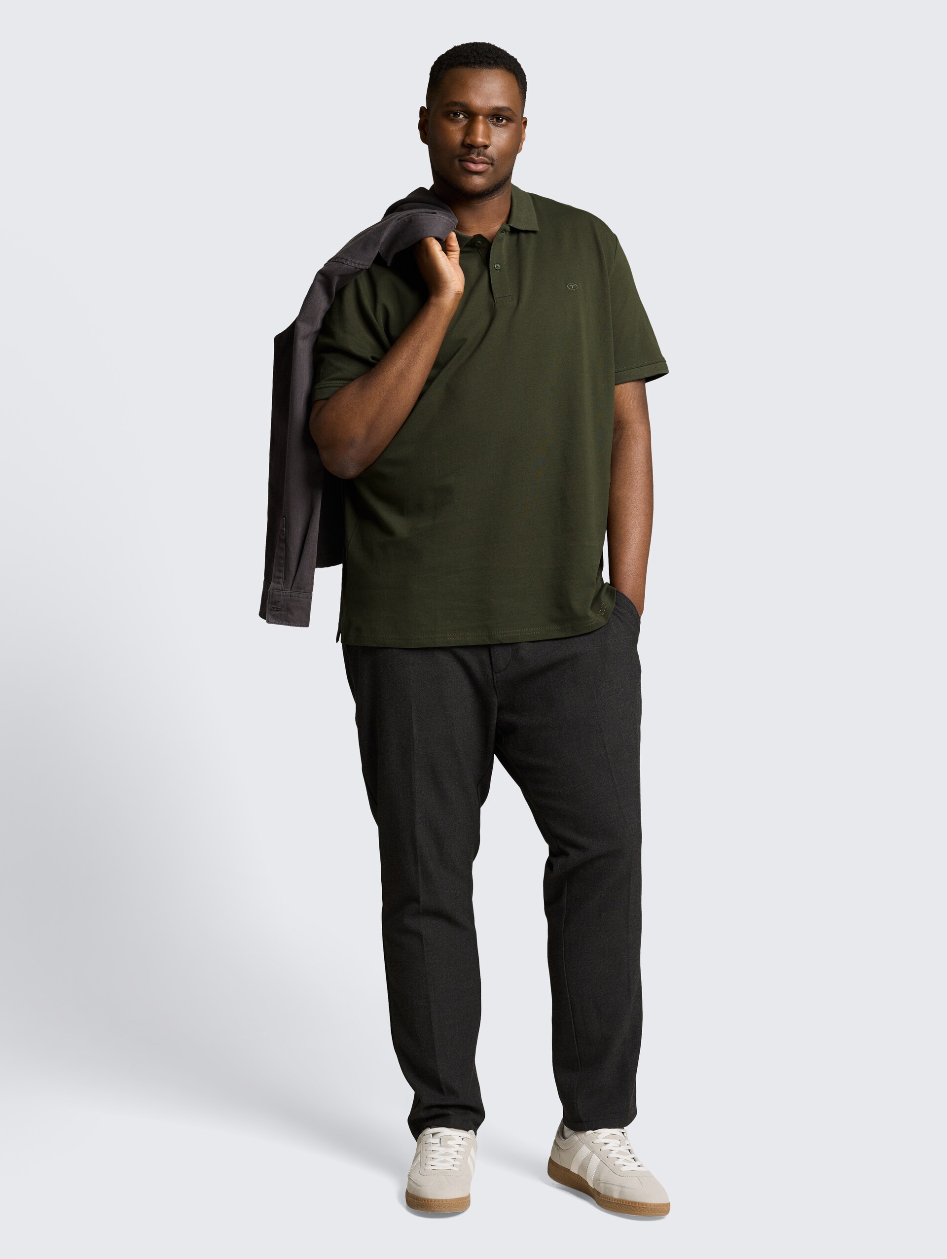 Plus Size - Piqué Poloshirt mit Logo-Stickerei - deep leaf green