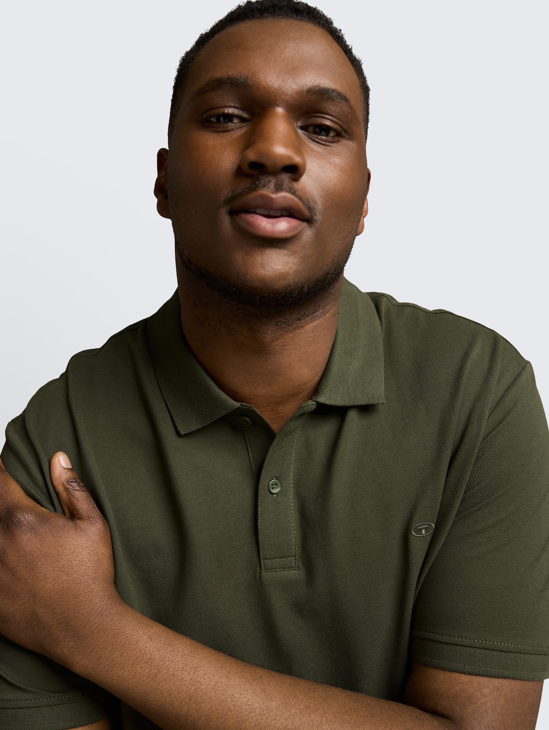 Plus Size - Piqué Poloshirt mit Logo-Stickerei - deep leaf green