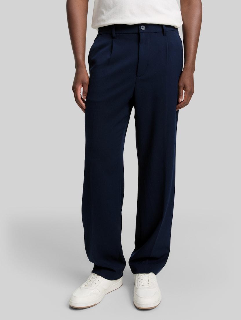 TTLoose Chino Hose mit Bügelfalte von Denim Male, sky captain blue