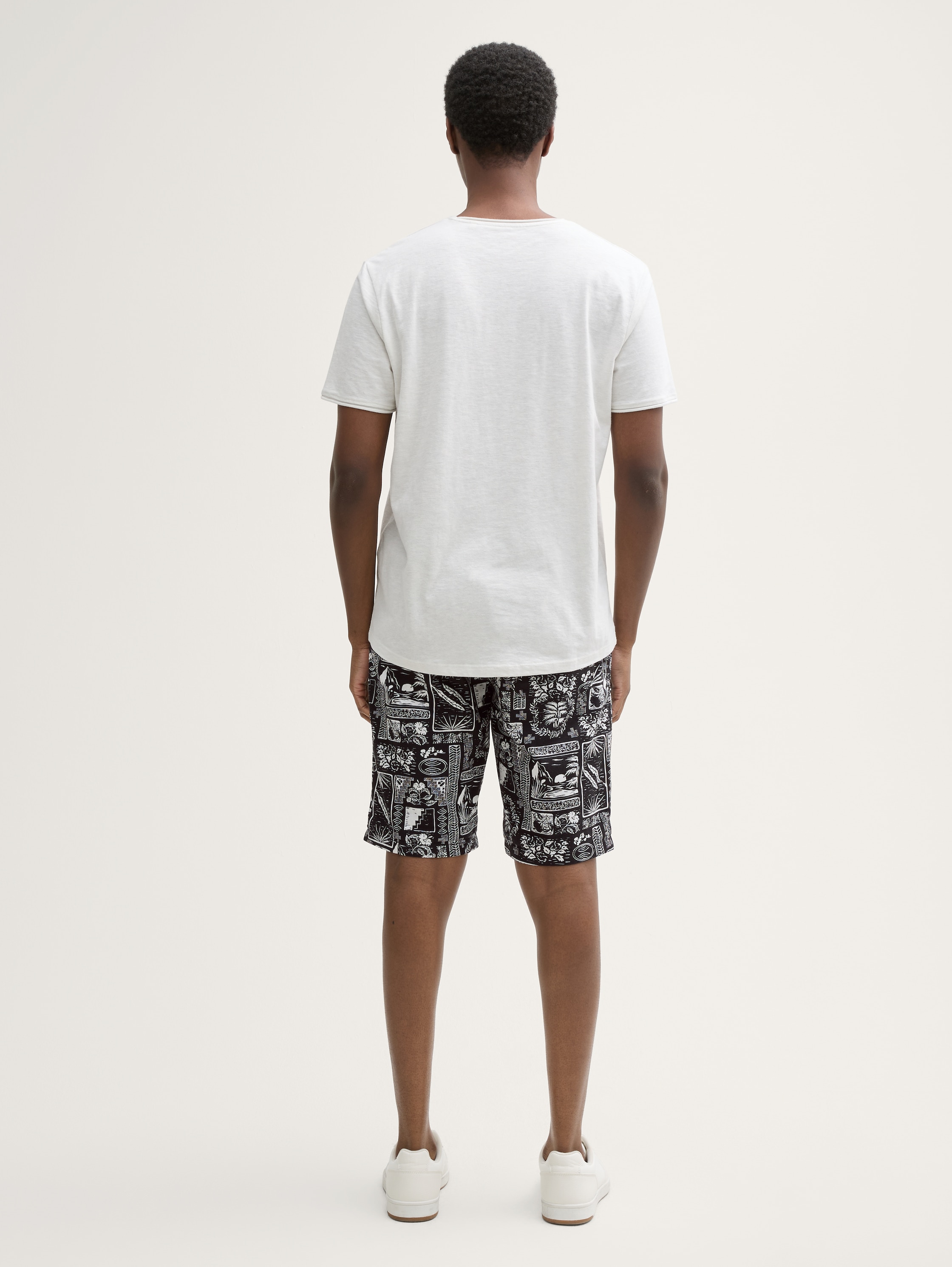 Relaxed Shorts mit Leinenanteil - black_white_hawai_print - 