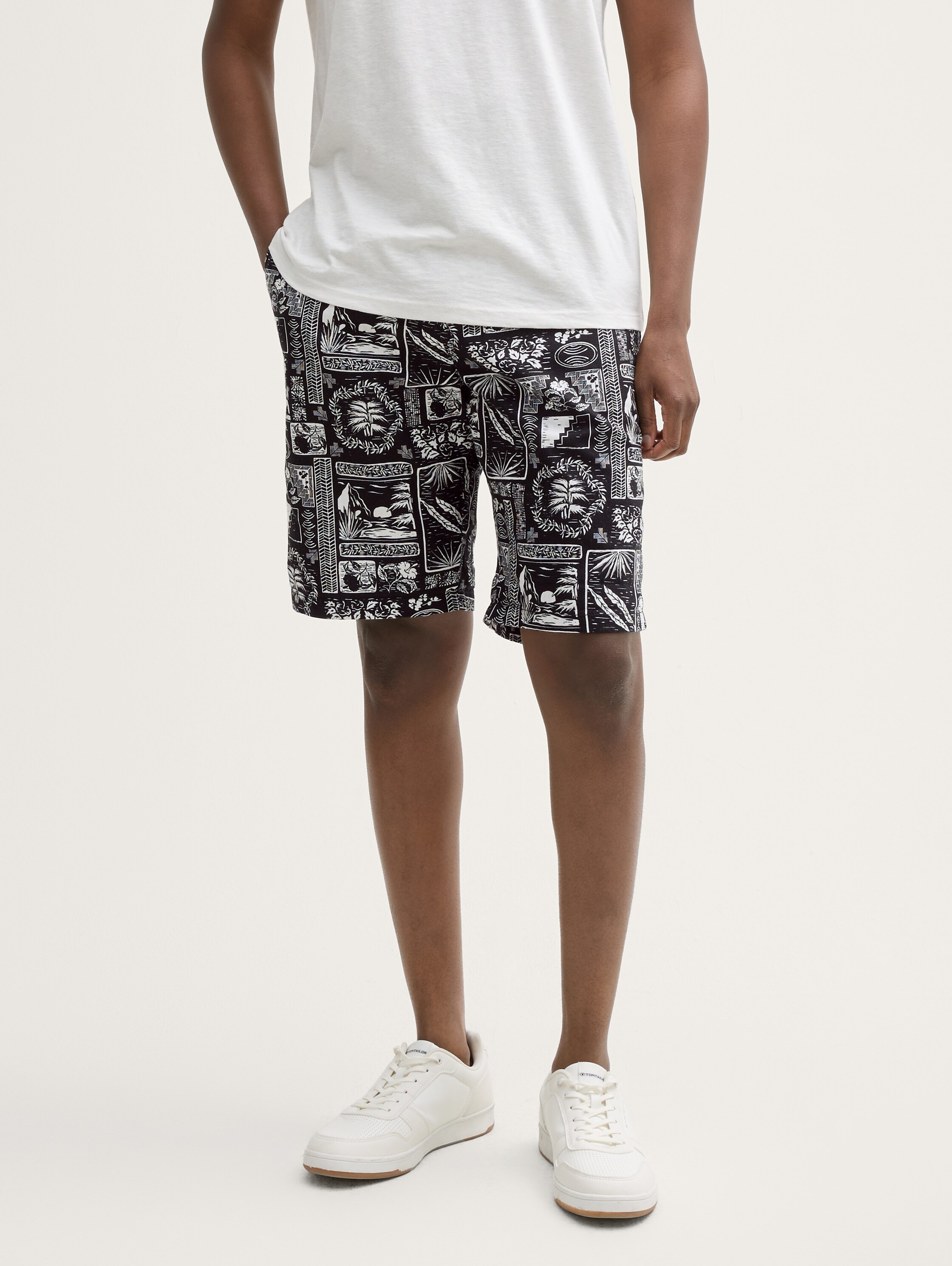 Relaxed Shorts mit Leinenanteil - black_white_hawai_print - 
