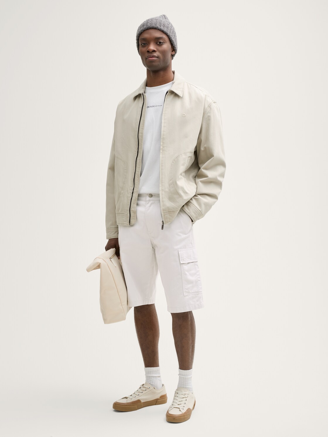 Regular Cargo Shorts - Chalk Grey - Model-Vorderansicht