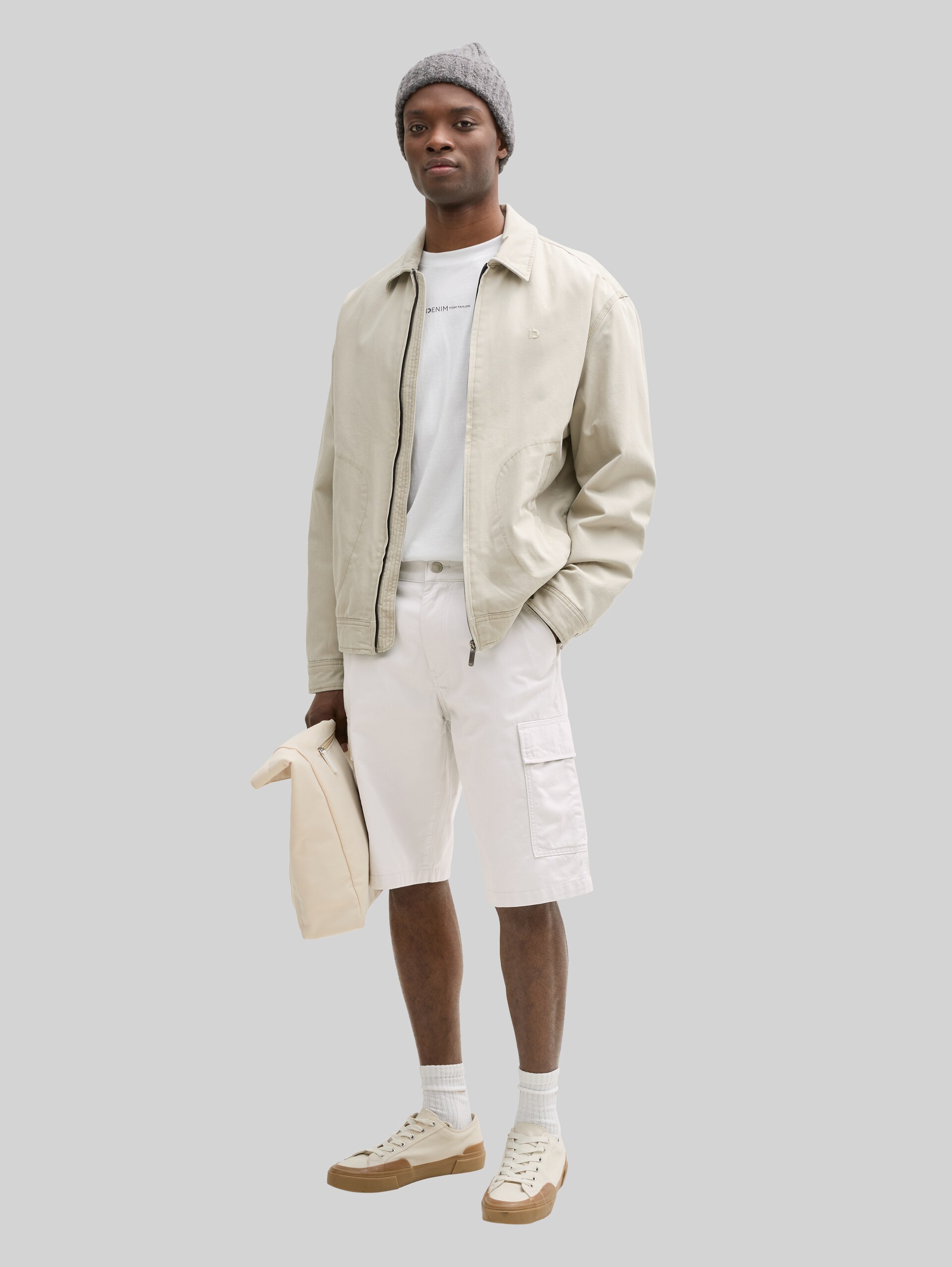 Regular Cargo Shorts - Chalk Grey - Model-Vorderansicht