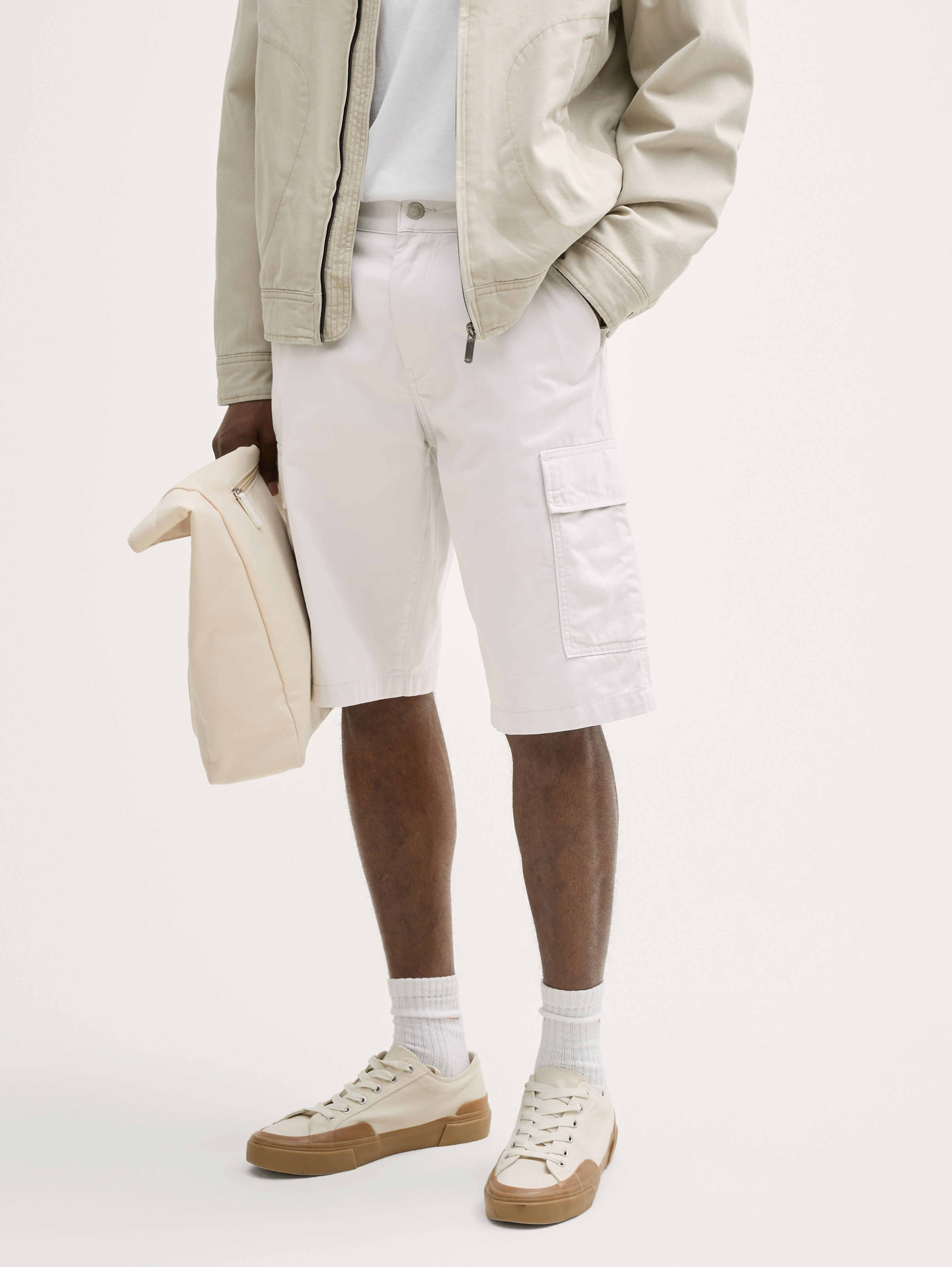 Regular Cargo Shorts von Denim Male, Chalk Grey