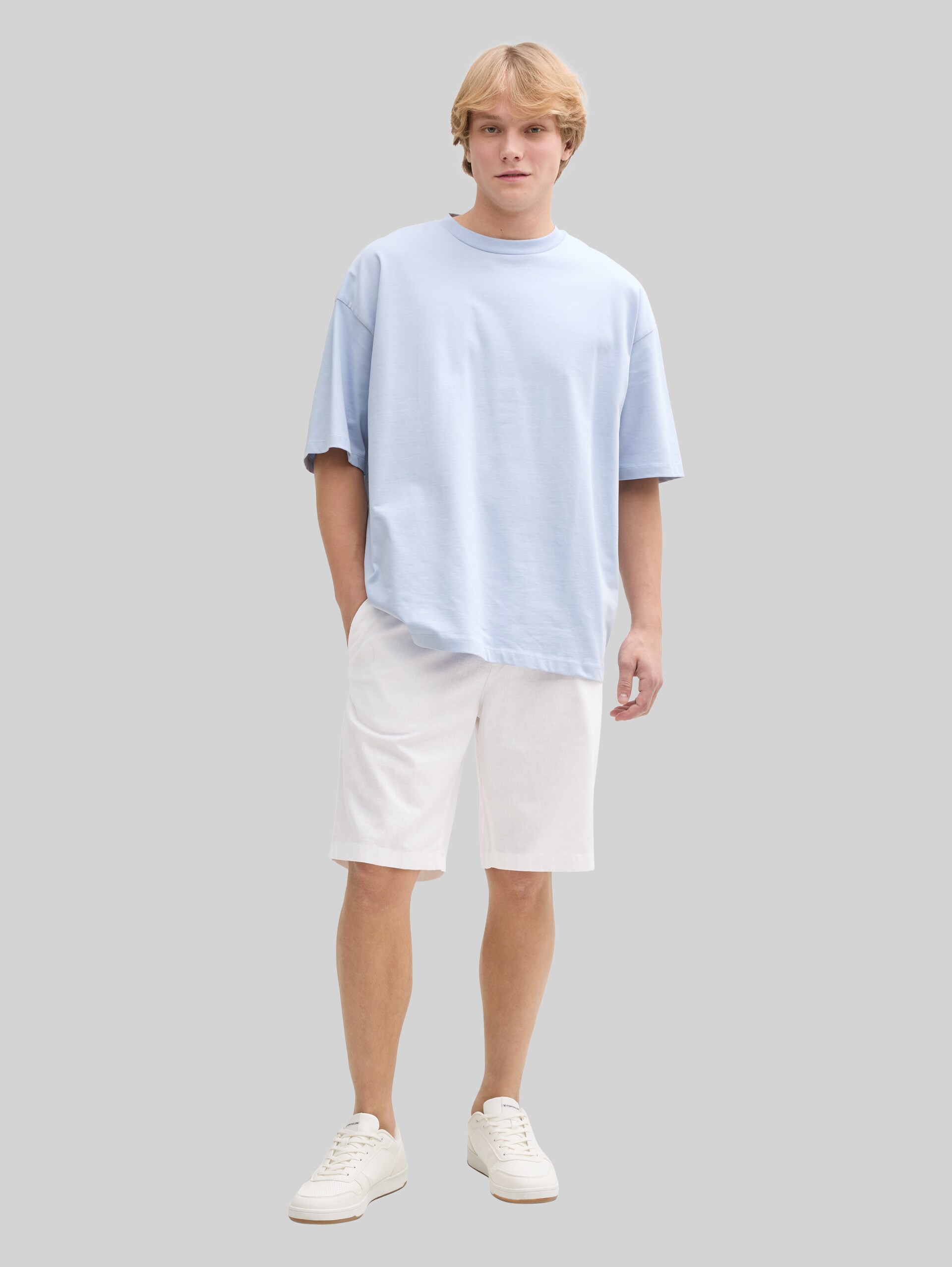 Relaxte shorts met linnen - White - Model vooraanzicht