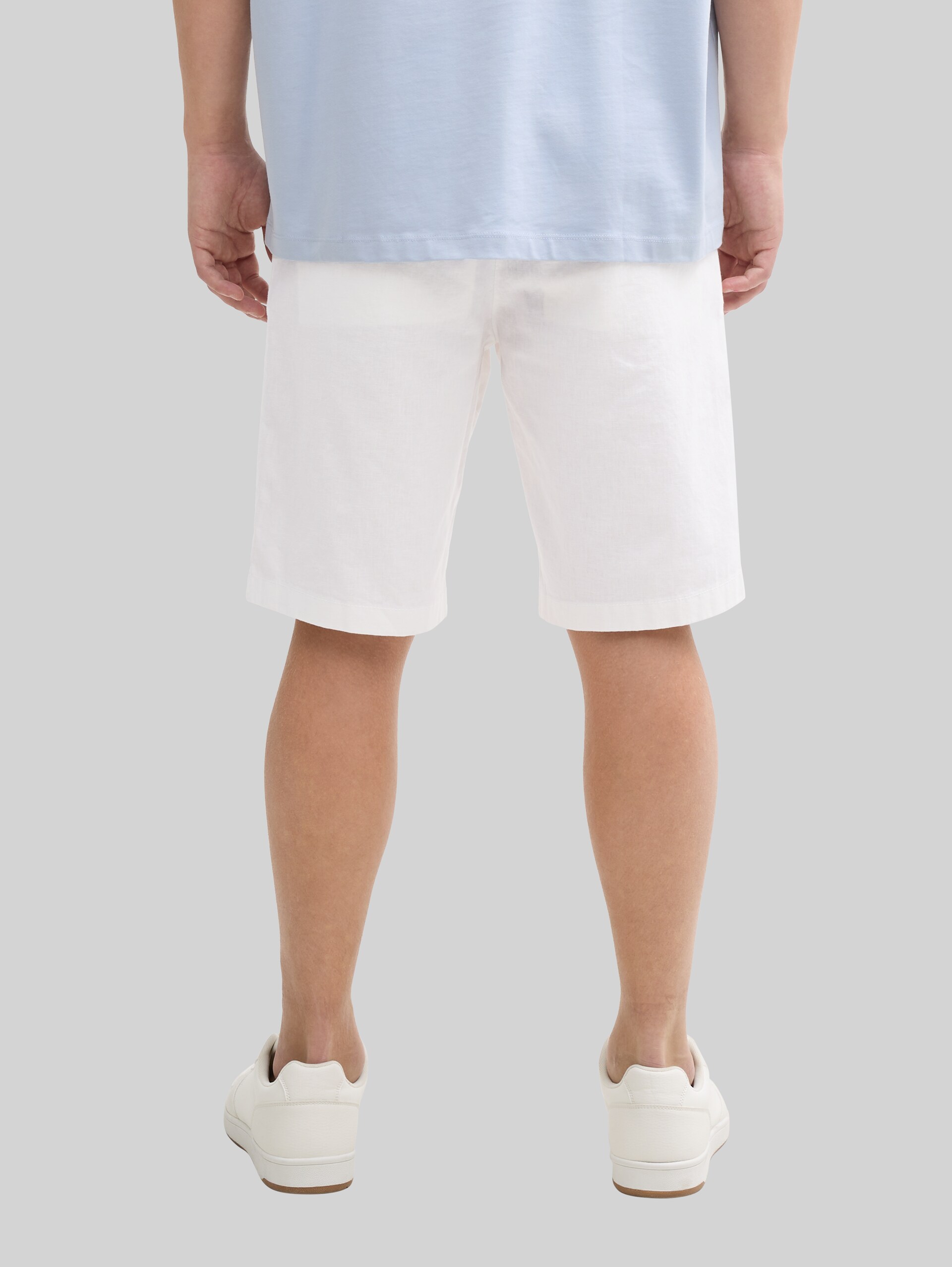 Relaxte shorts met linnen - White - Neklijn model-achteraanzicht