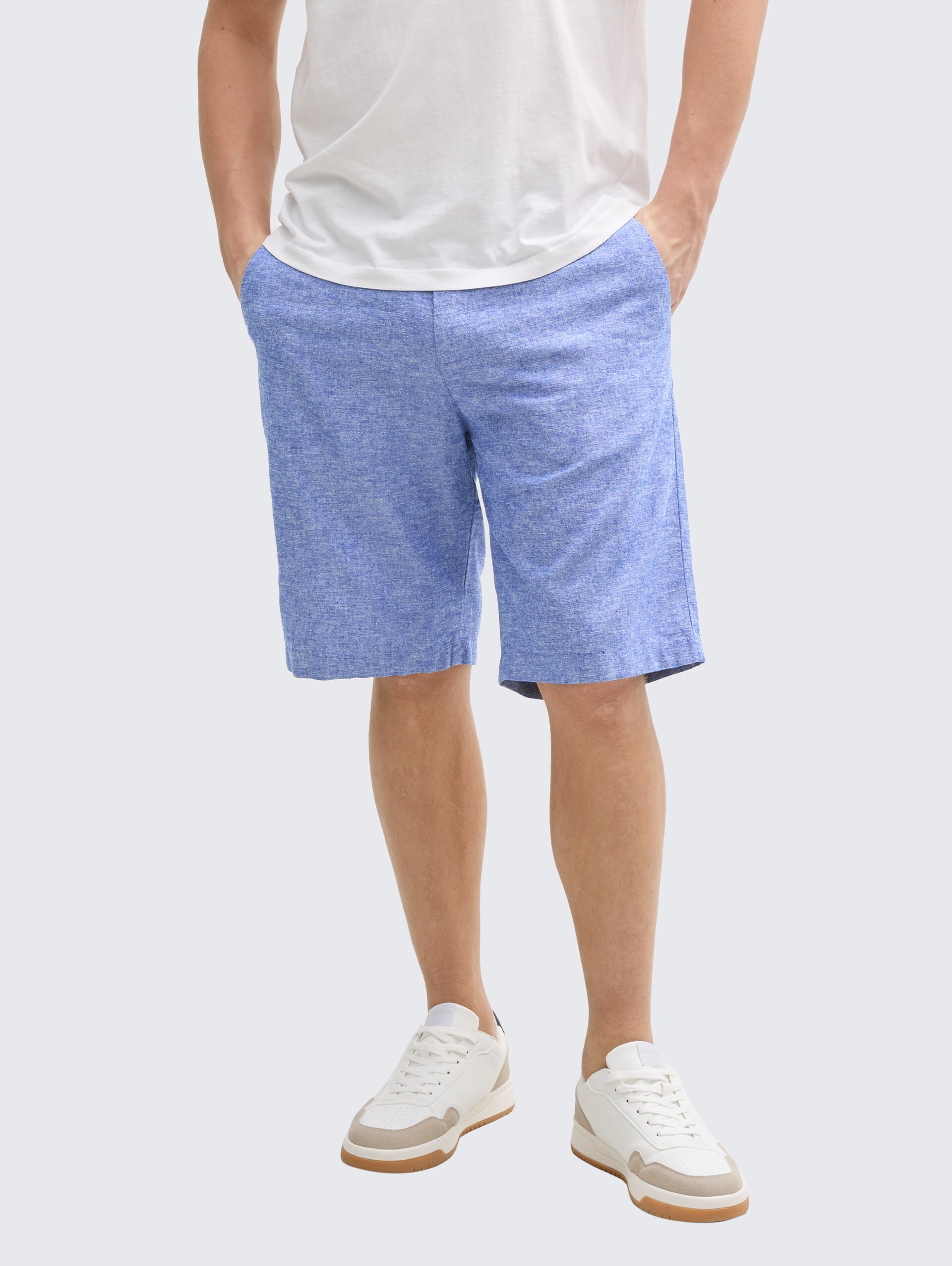 Relaxed Shorts mit Leinenanteil - royal blue chambray - Ausschnitt Model-Vorderansicht
