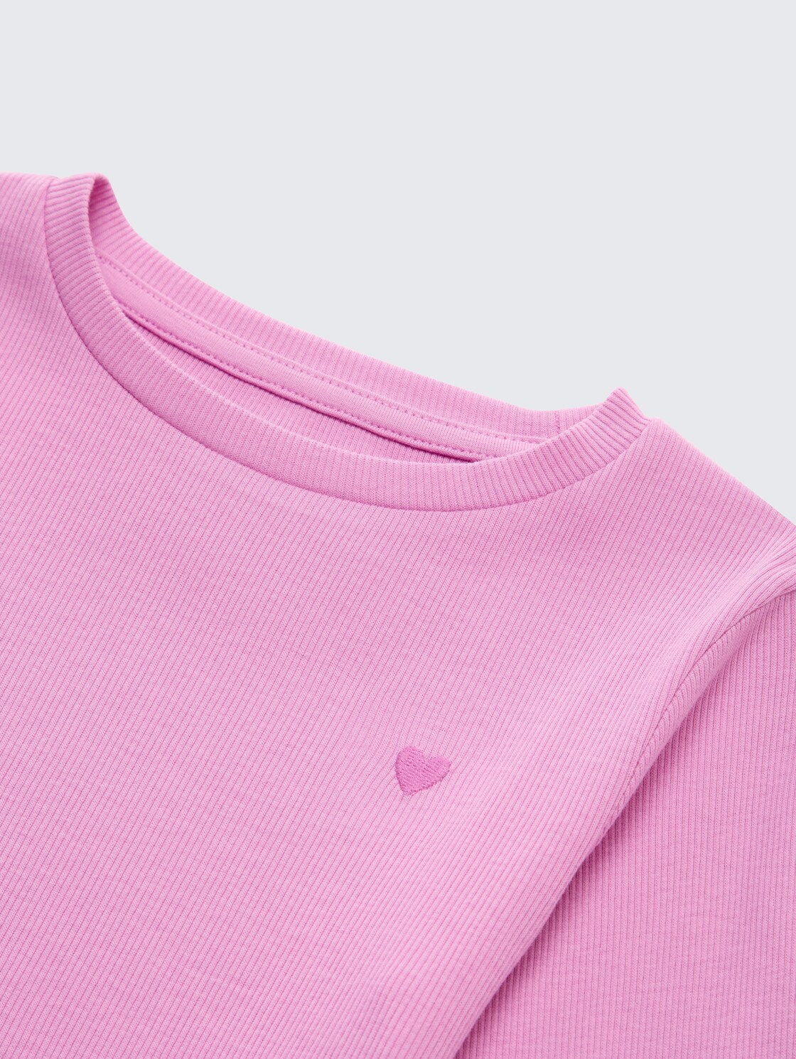 Ripp Langarmshirt mit Stickerei - flashy mauve - Detail-Model-Ansicht