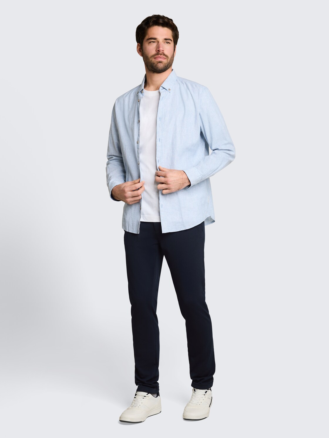 TTTRAVIS SLIM Chino Hose aus Piqué Jersey - sky captain blue - Model-Vorderansicht
