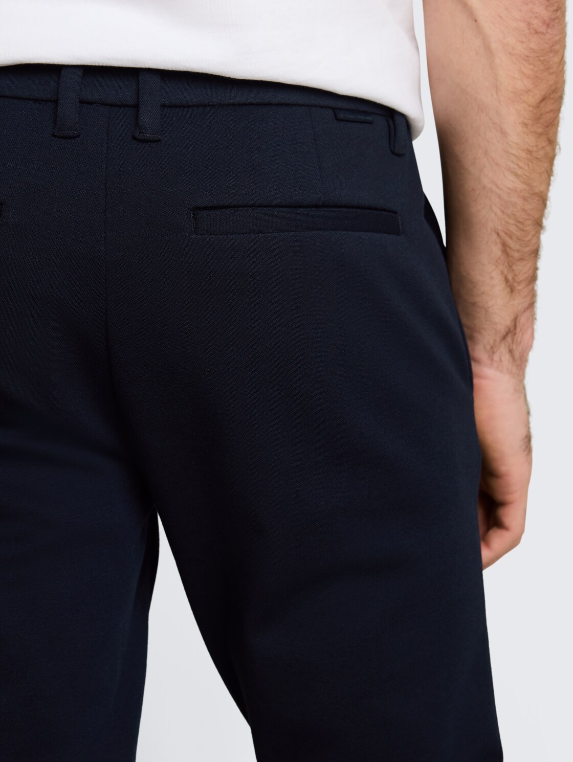 TTTRAVIS SLIM Chino Hose aus Piqué Jersey - sky captain blue - Detail-Model-Ansicht
