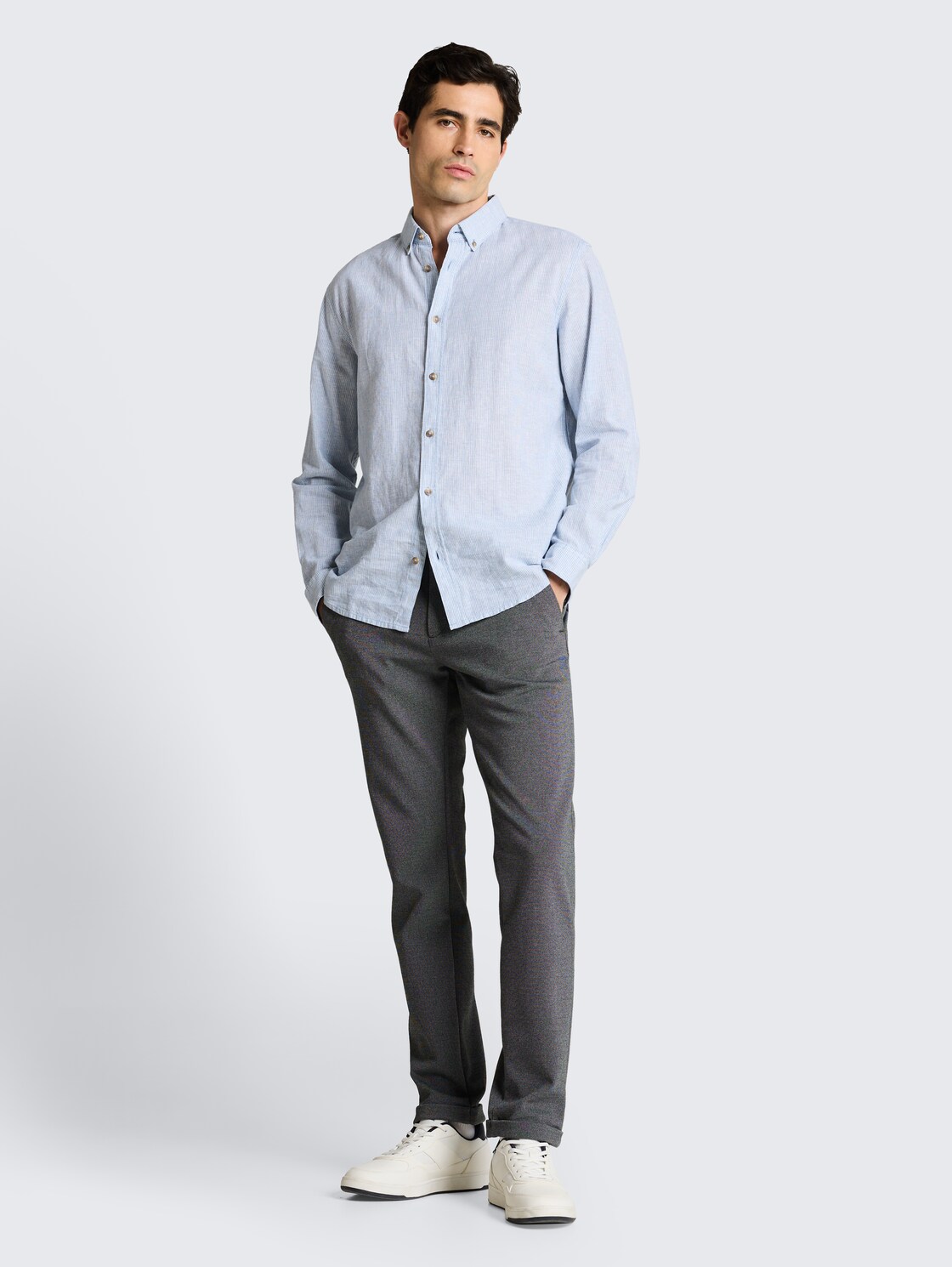 TTTRAVIS SLIM Chino Hose aus Piqué Jersey - black white birds eye - Model-Vorderansicht