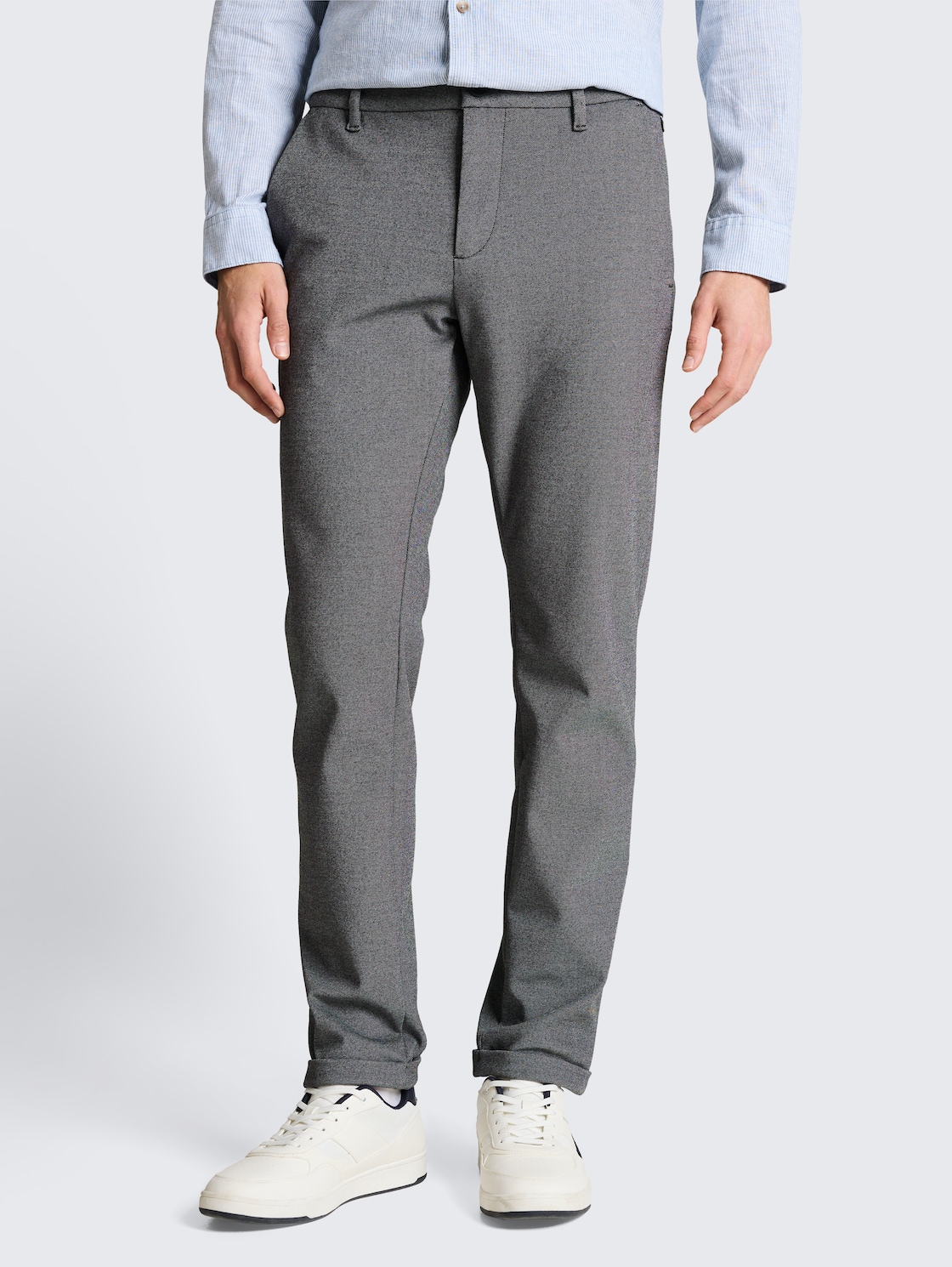 TTTRAVIS SLIM Chino Hose aus Piqué Jersey - black white birds eye - Ausschnitt Model-Vorderansicht